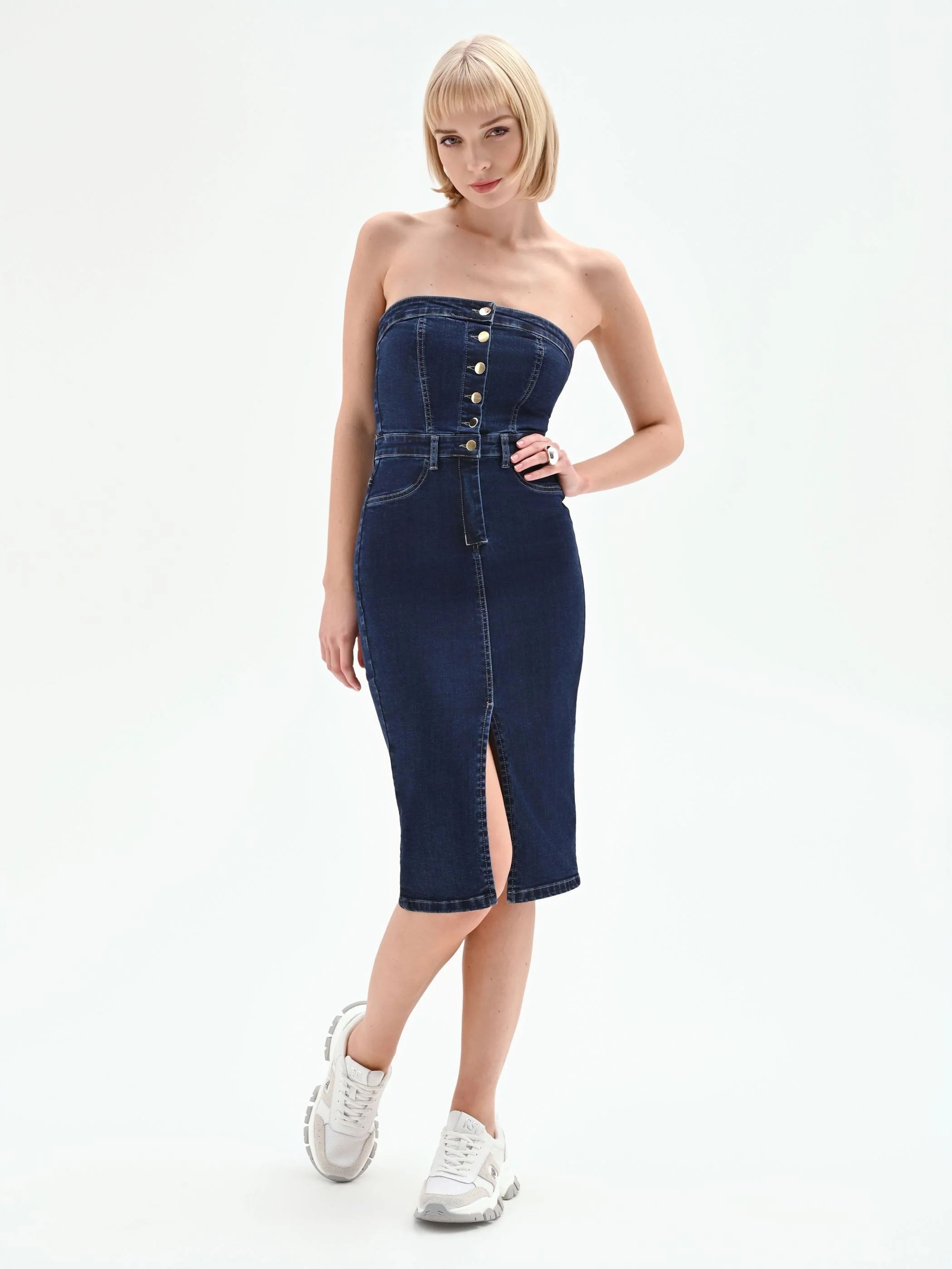 Abito a tubino in denim blu navy con bottoni dorati - Image 4