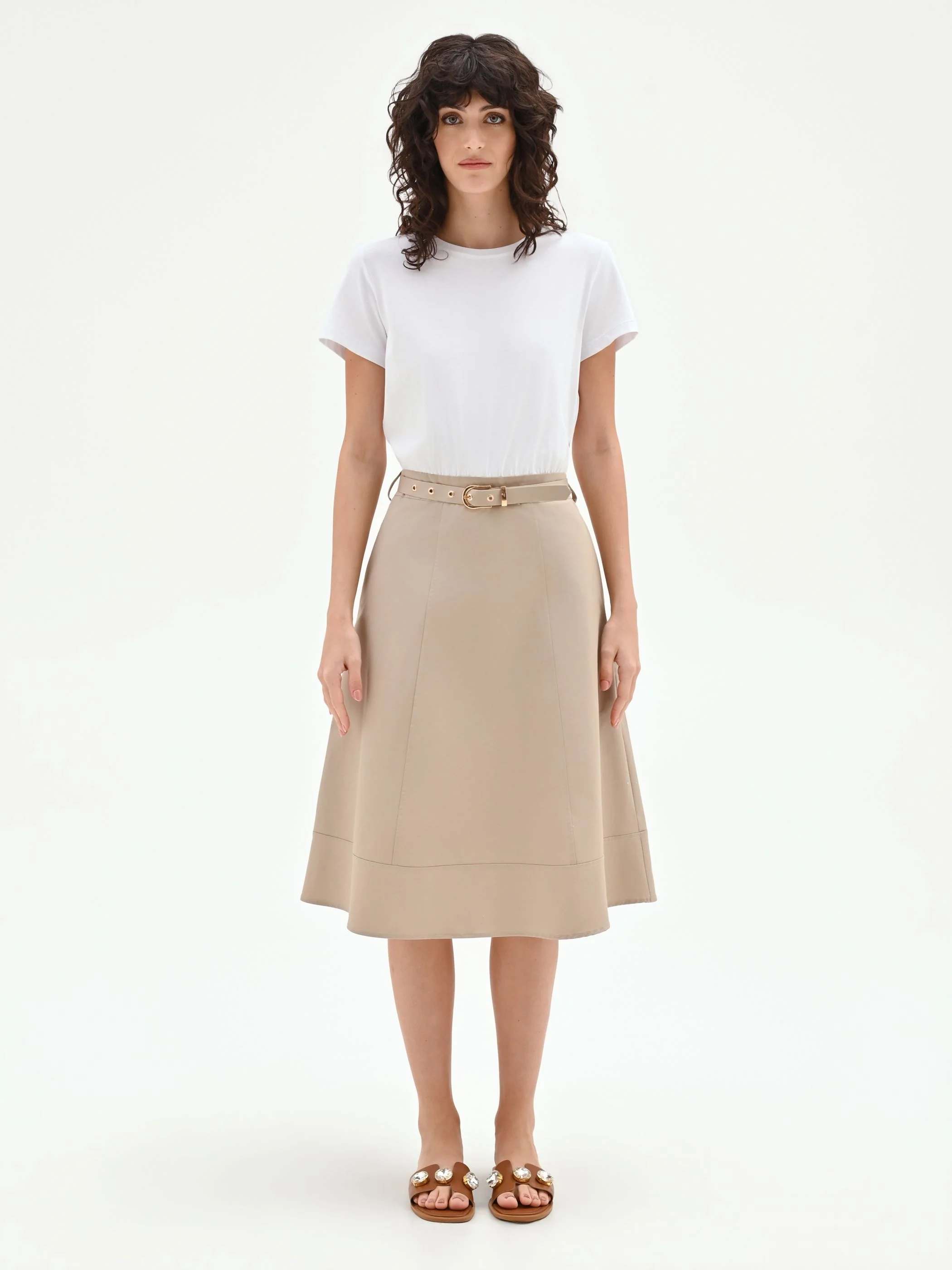 Abito beige scuro con corpetto a contrasto