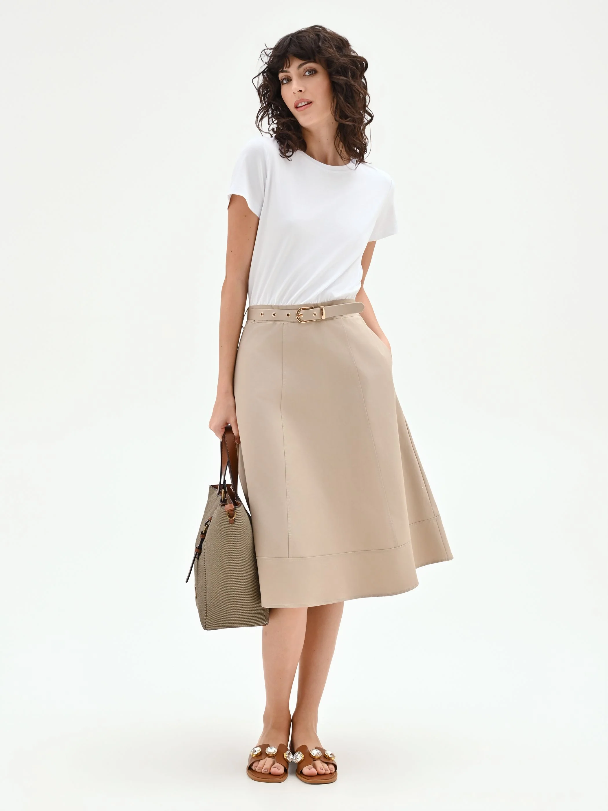 Abito beige scuro con corpetto a contrasto - Image 7