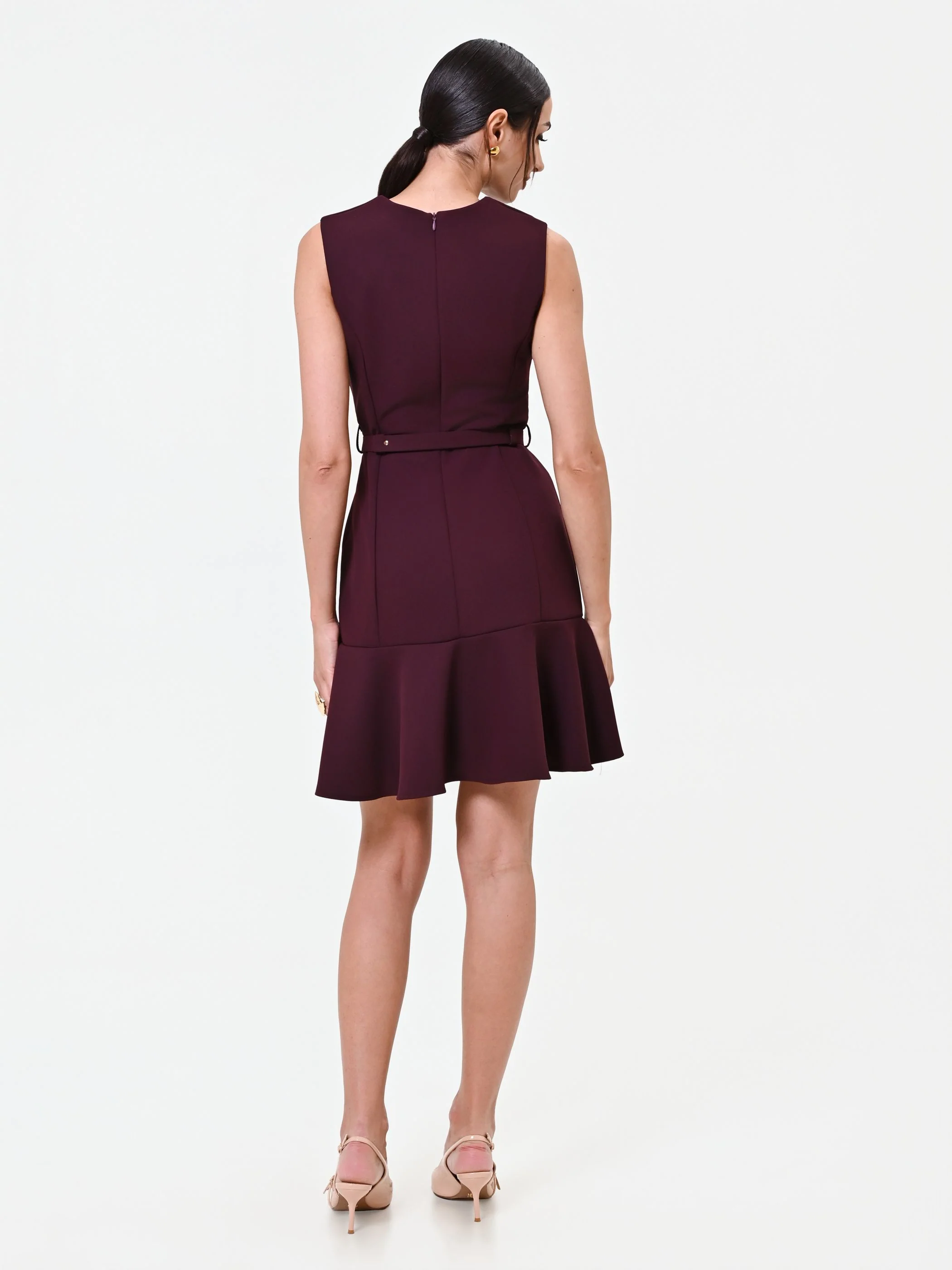 Abito corto bordeaux con balza e cintura - Image 2