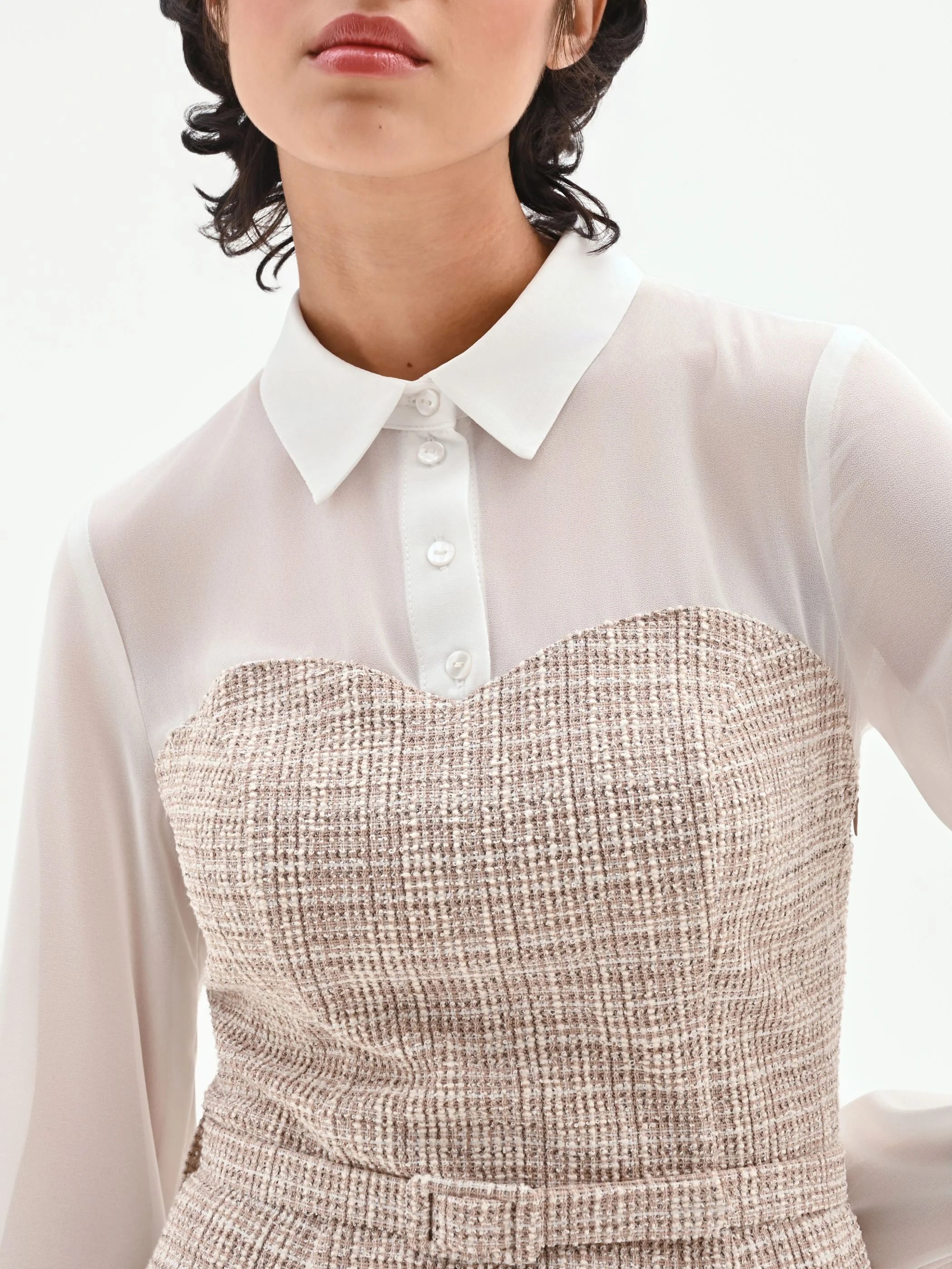 Abito corto combinato in tweed beige chiaro - Image 4