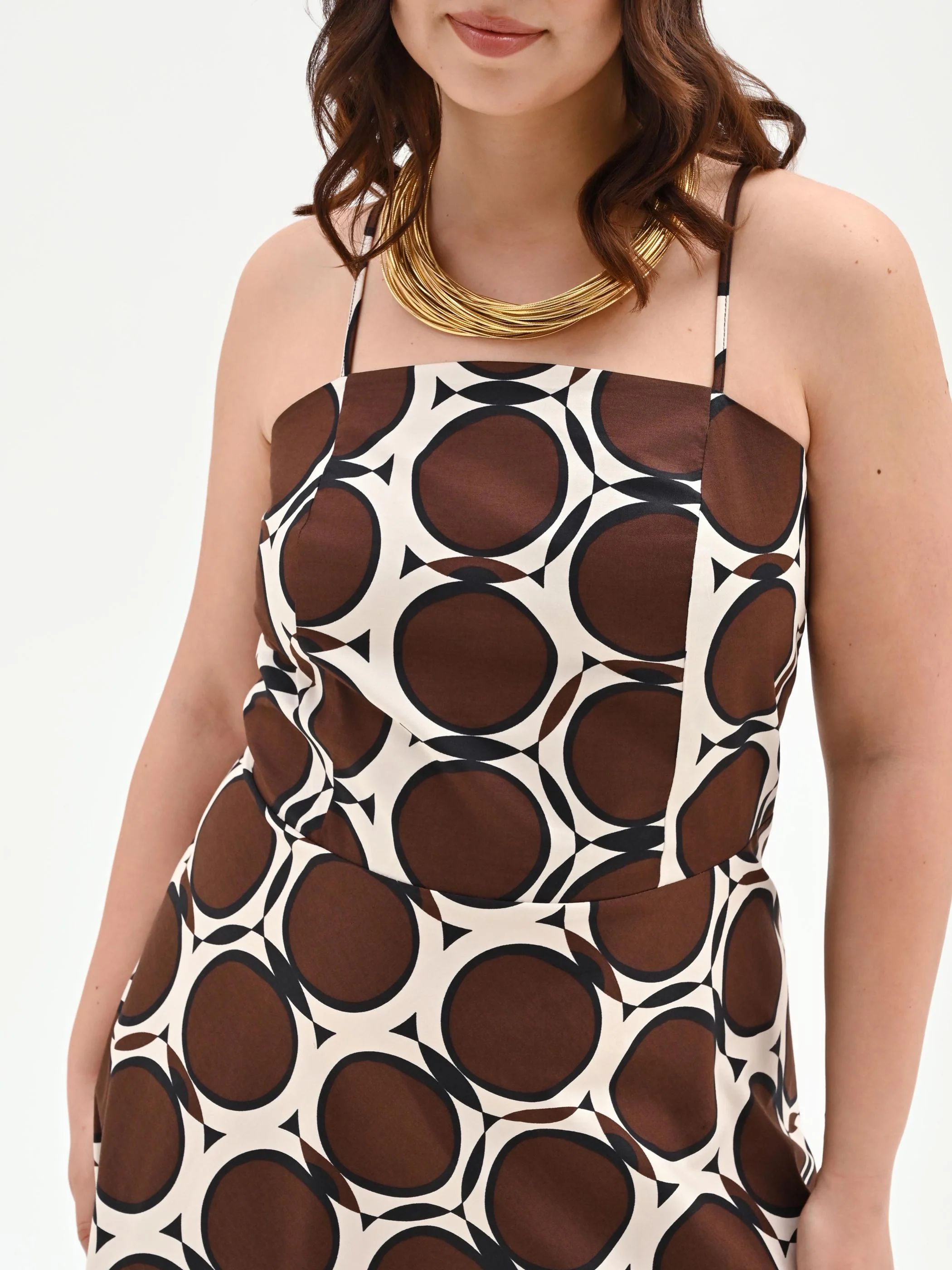 Abito Curvy lungo cioccolato con fantasia geometrica - Image 3