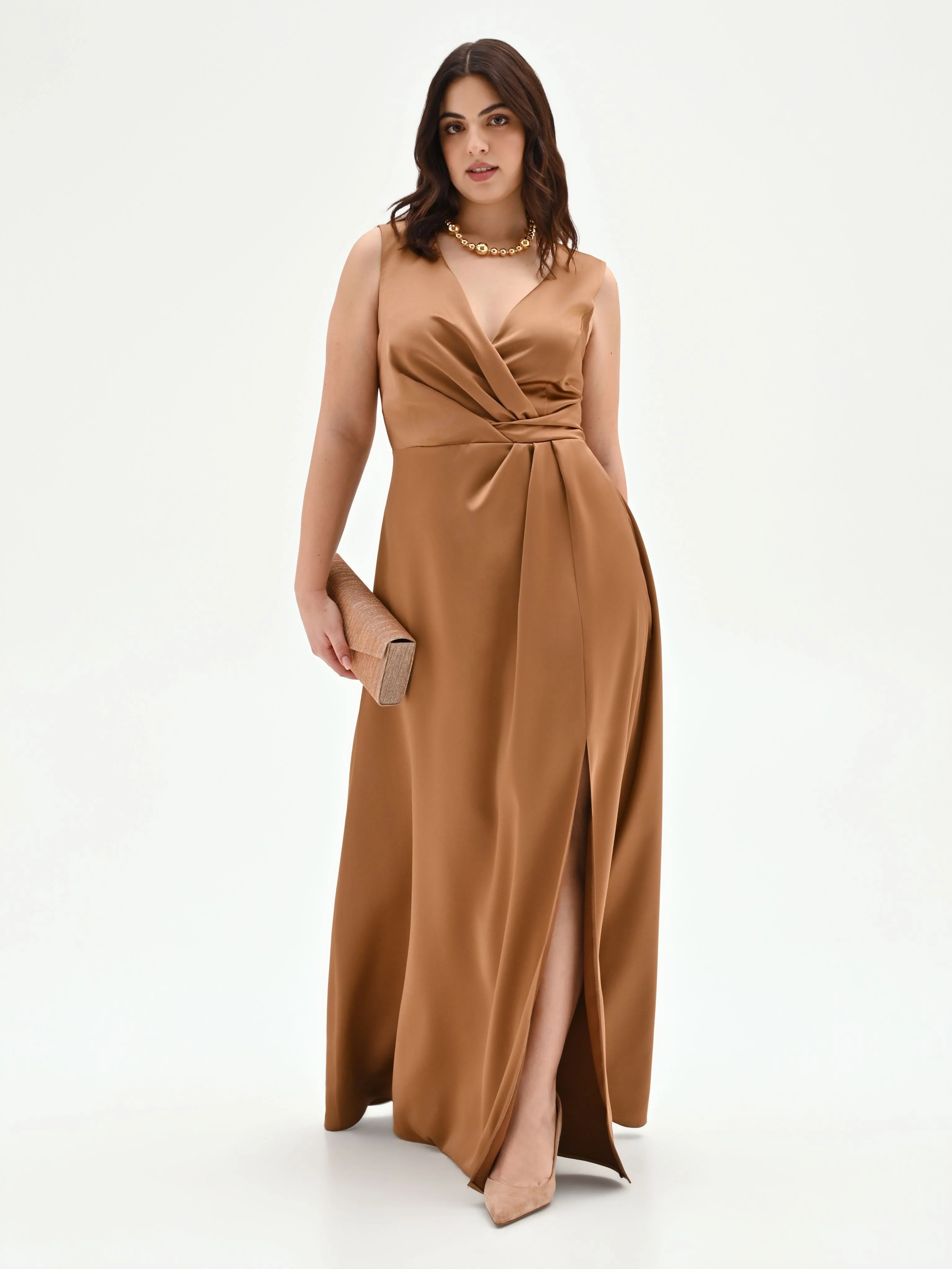 Abito curvy lungo marrone bronzo con scollo drappeggiato - Image 5