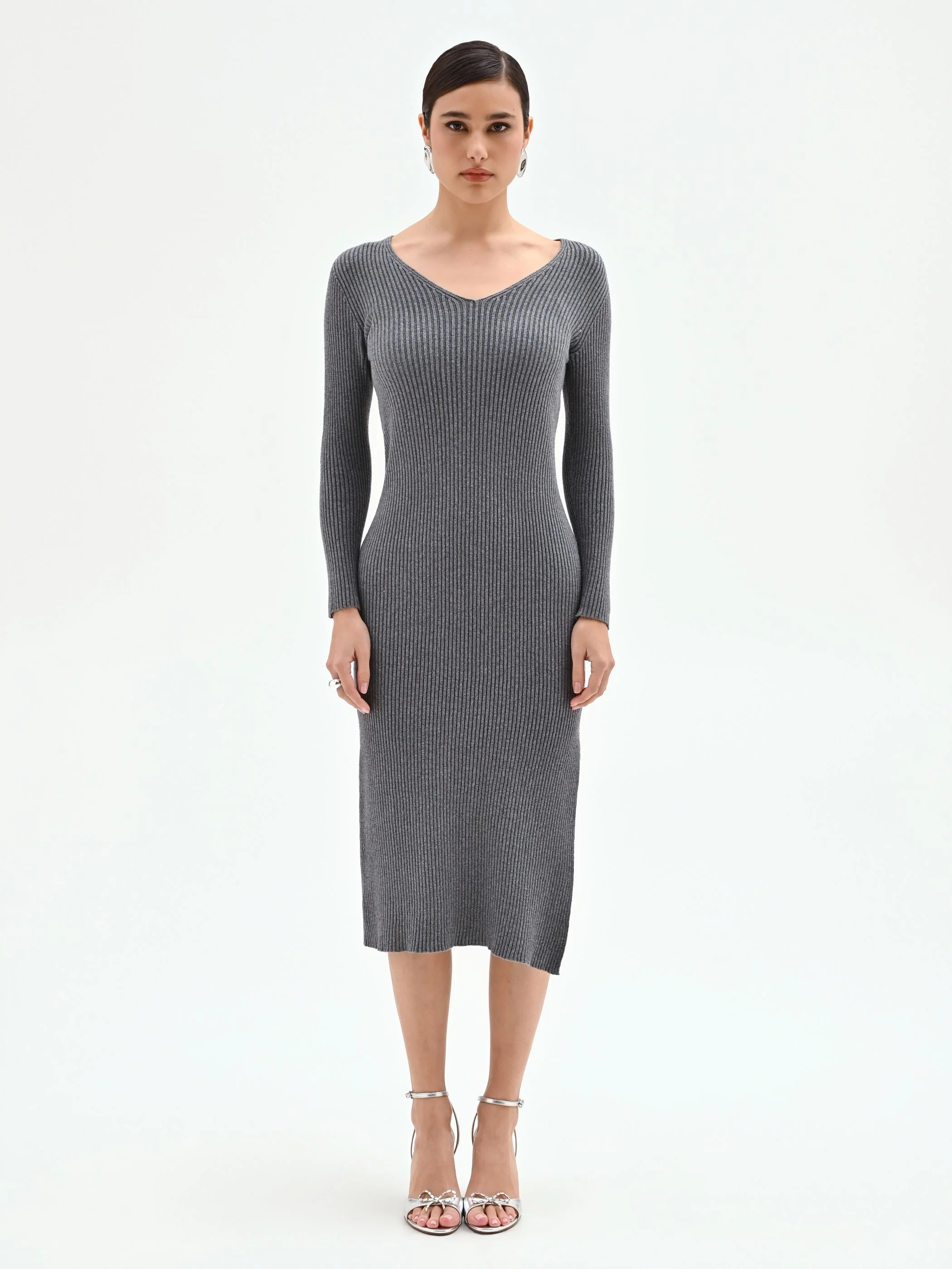 Abito in maglia grigio medio con spacchi laterali - Image 4