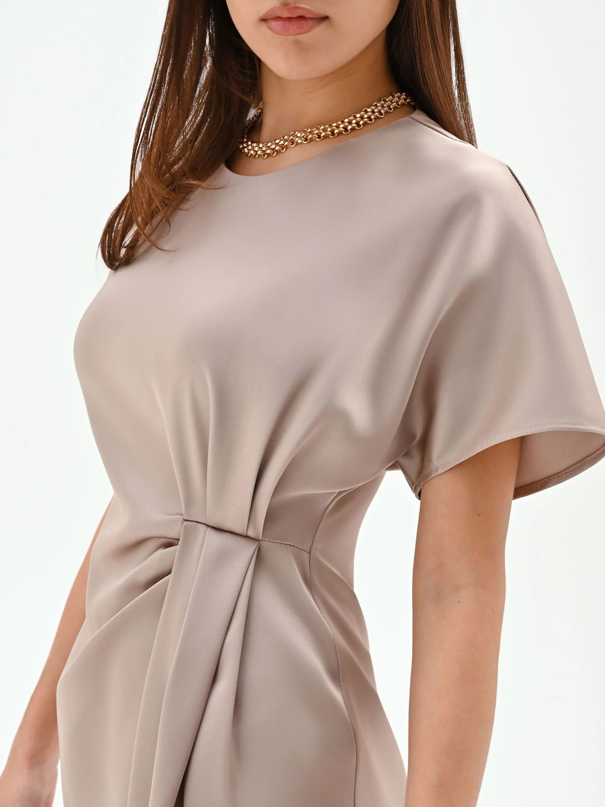 Abito in raso tortora beige con nodo laterale - Image 3