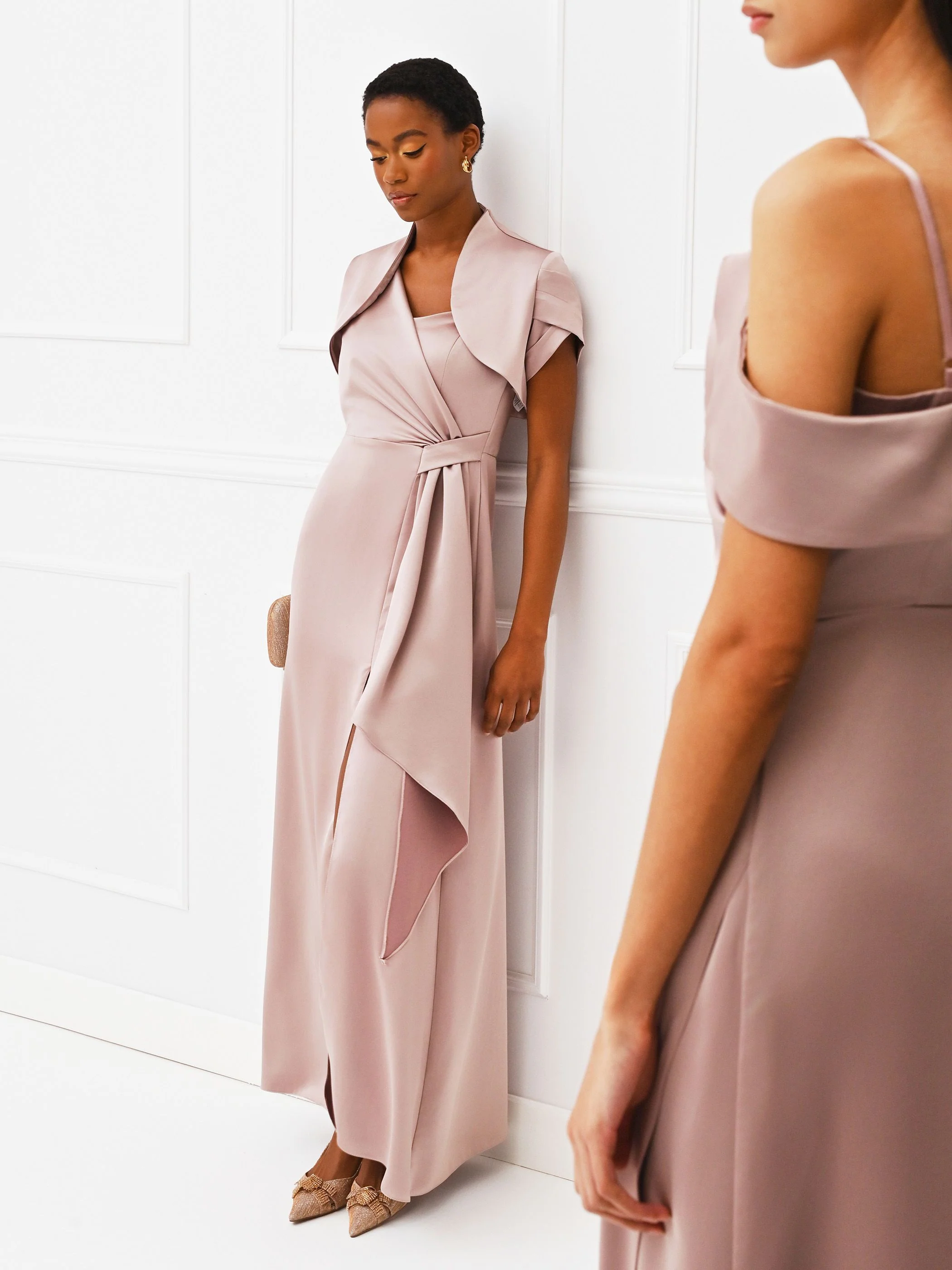 Abito lungo atelier rosa blush con drappeggio - Image 5