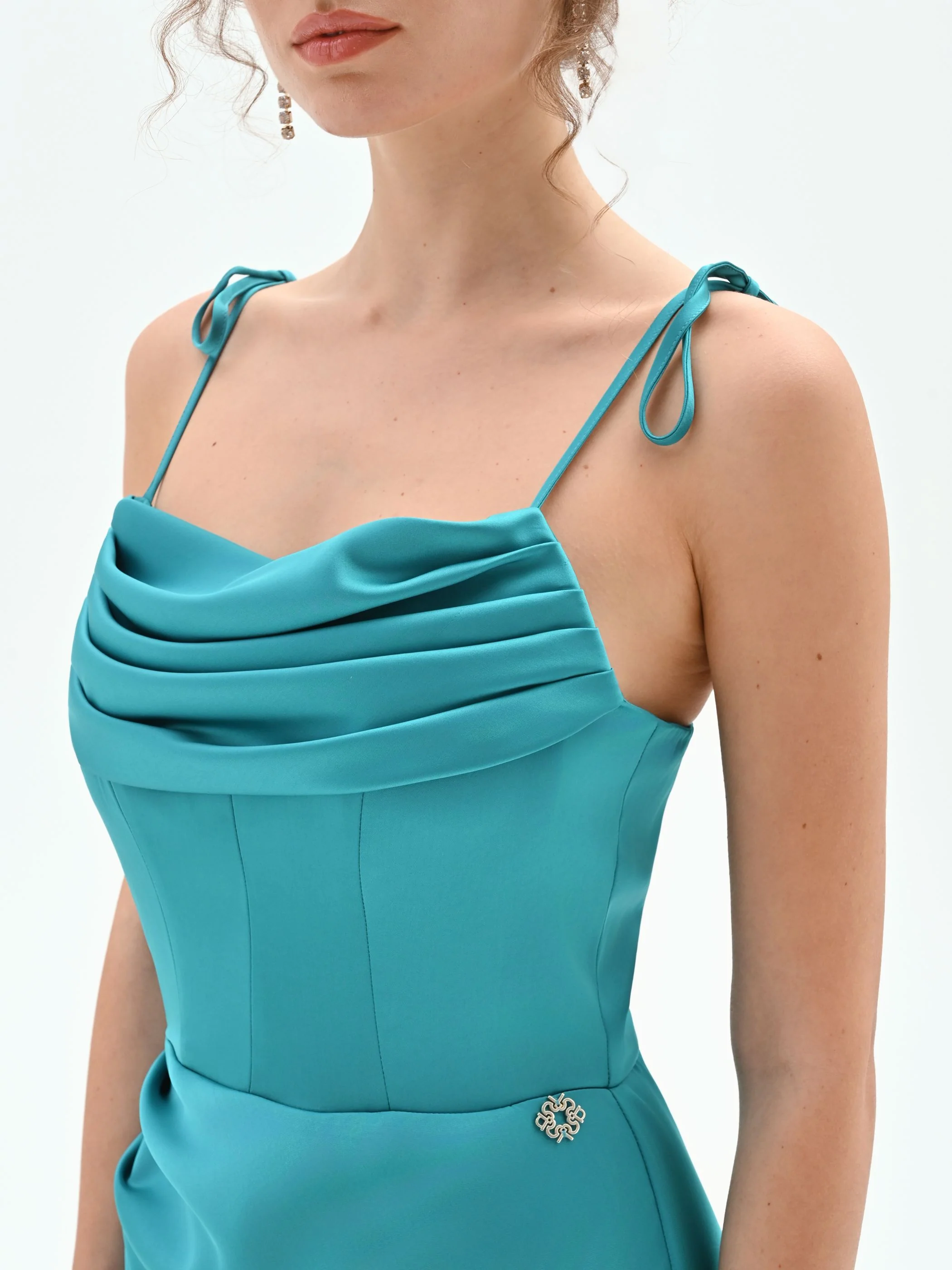 Abito lungo atelier  verde smeraldo con scollo drappeggiato - Image 3
