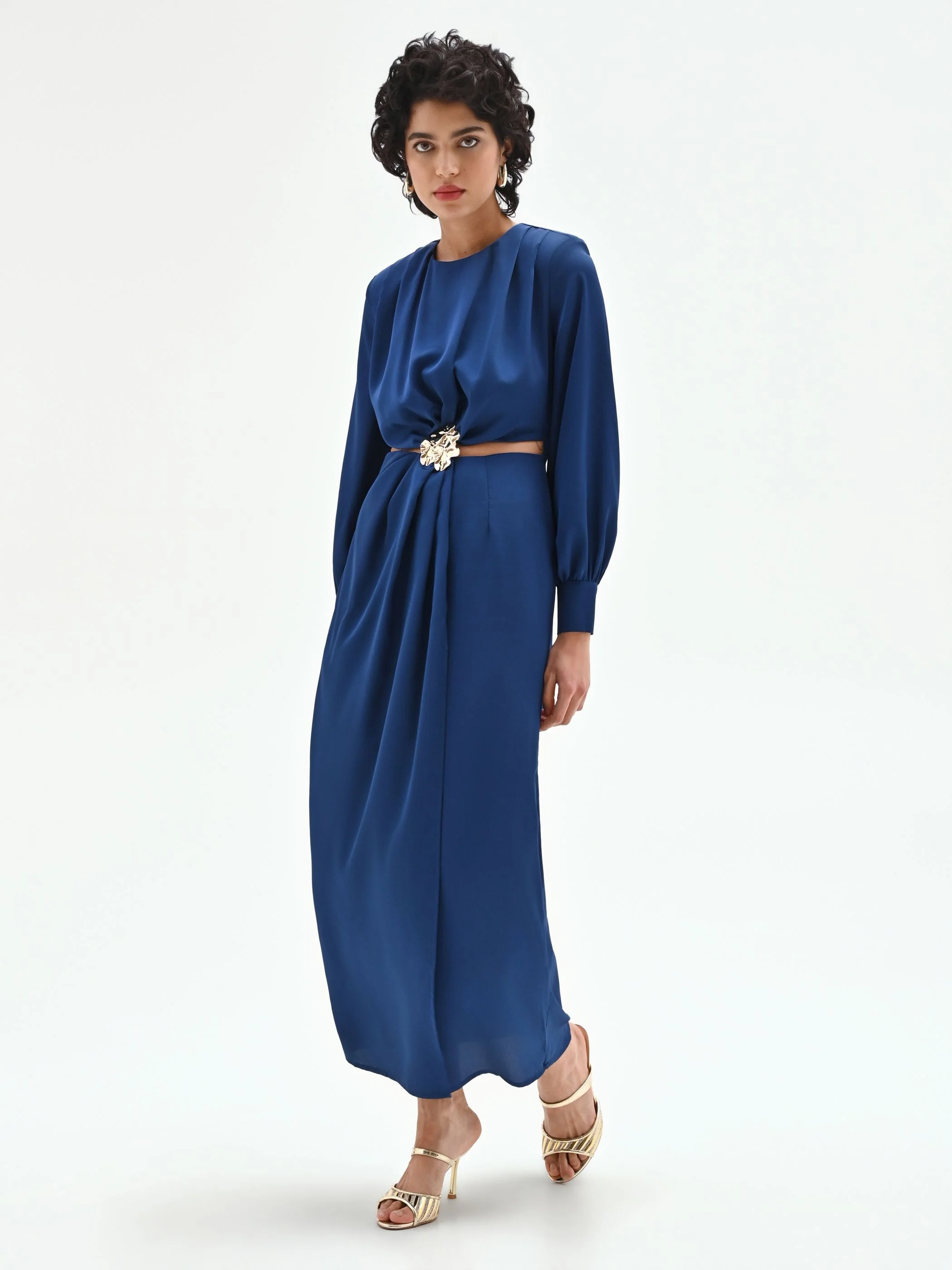 Abito lungo blu brillante con cut-out e applicazione gioiello - Image 4