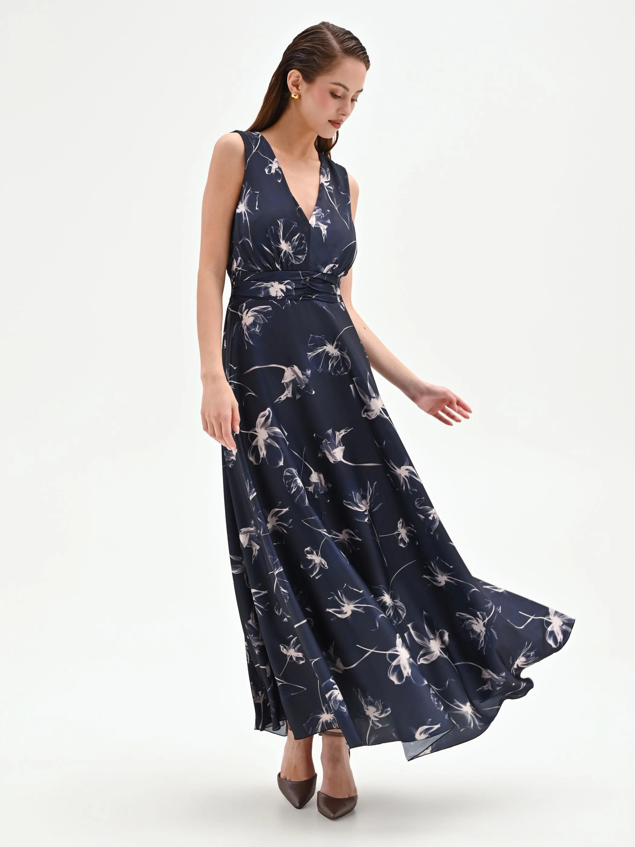 Abito lungo blu navy con stampa floreale - Image 5