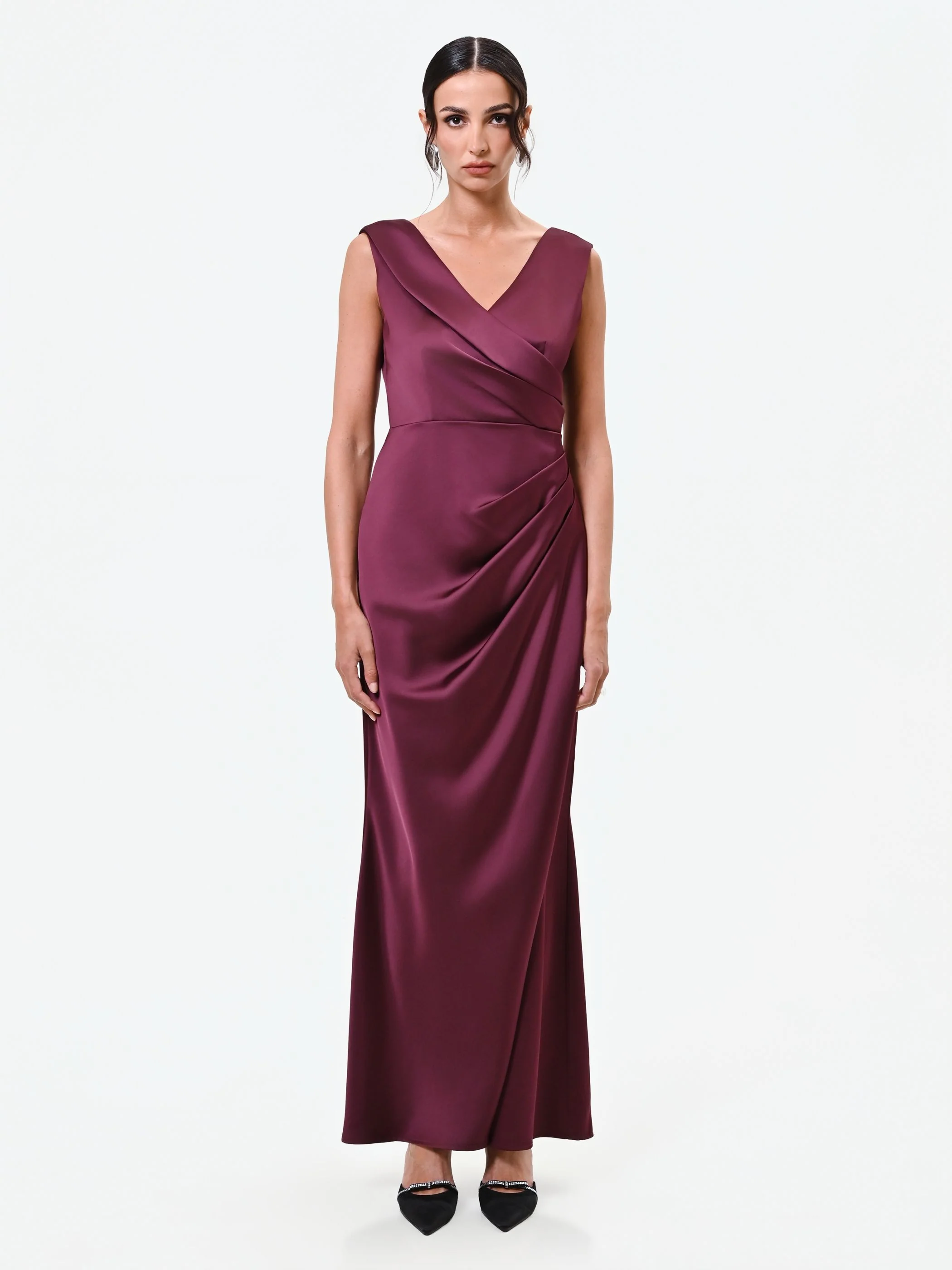 Abito lungo bordeaux con drappeggio asimmetrico