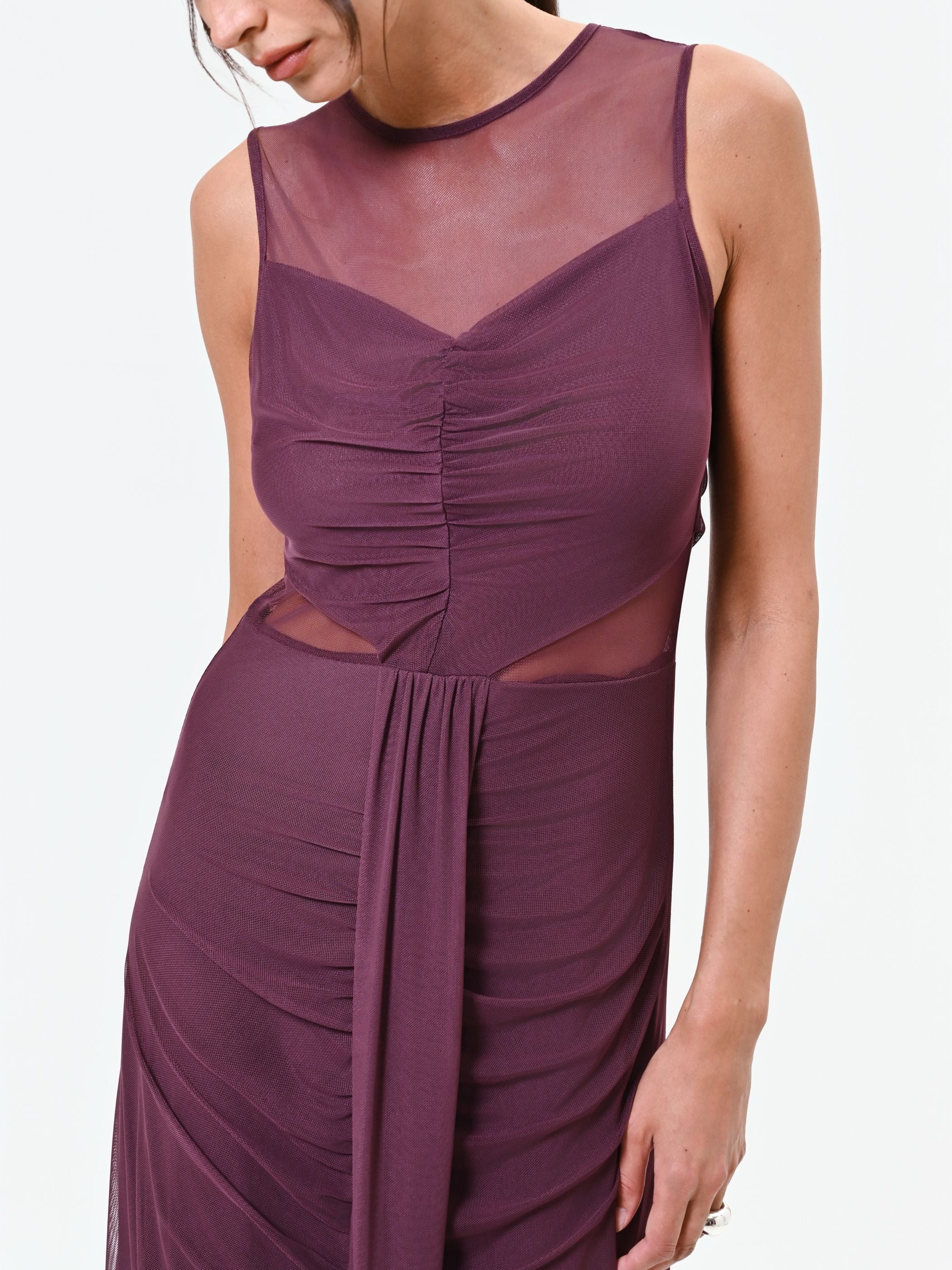 Abito lungo bordeaux rosso con corpino drappeggiato e tulle - Image 4