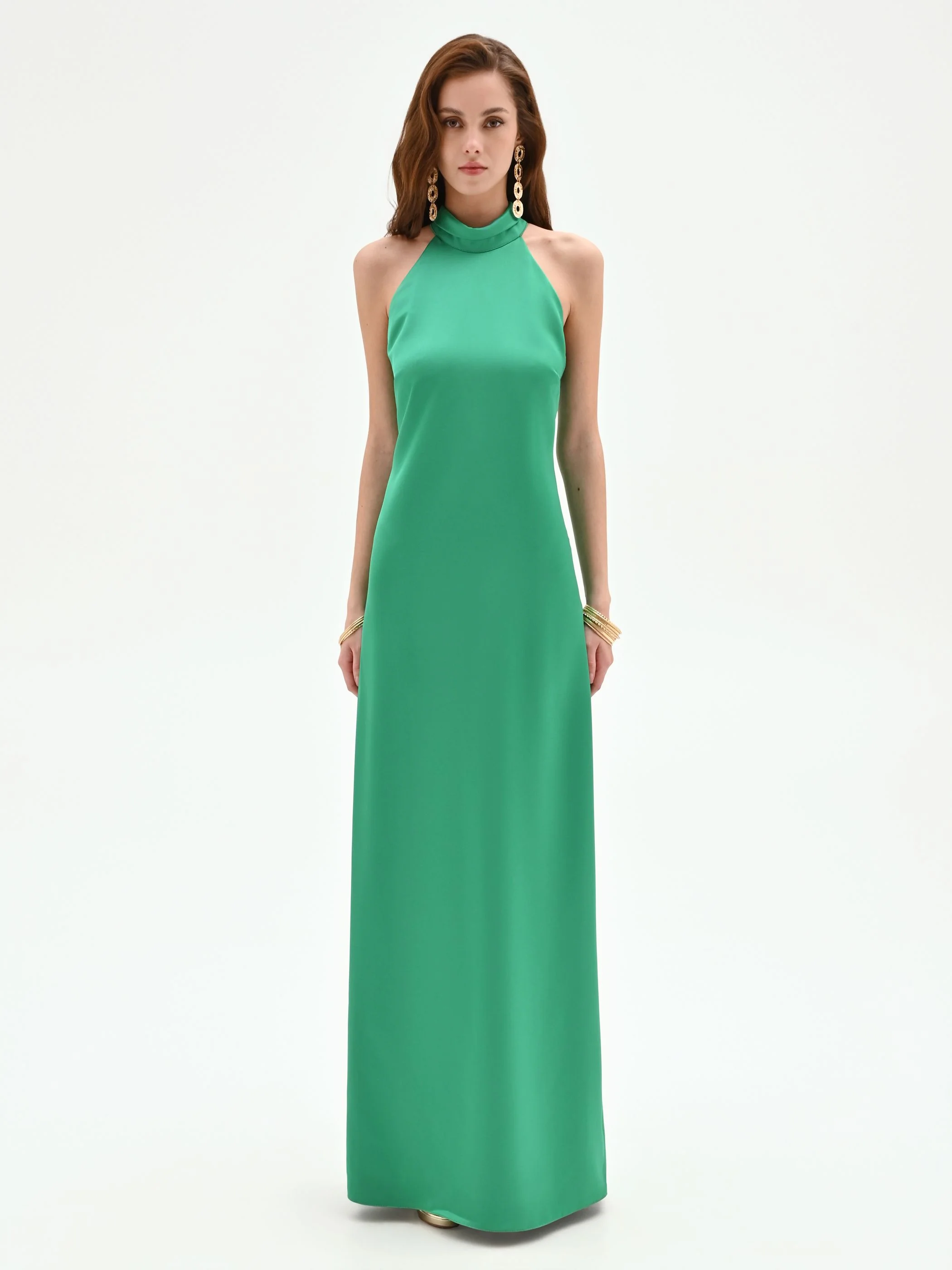Abito lungo in raso verde con scollo halter - Image 2