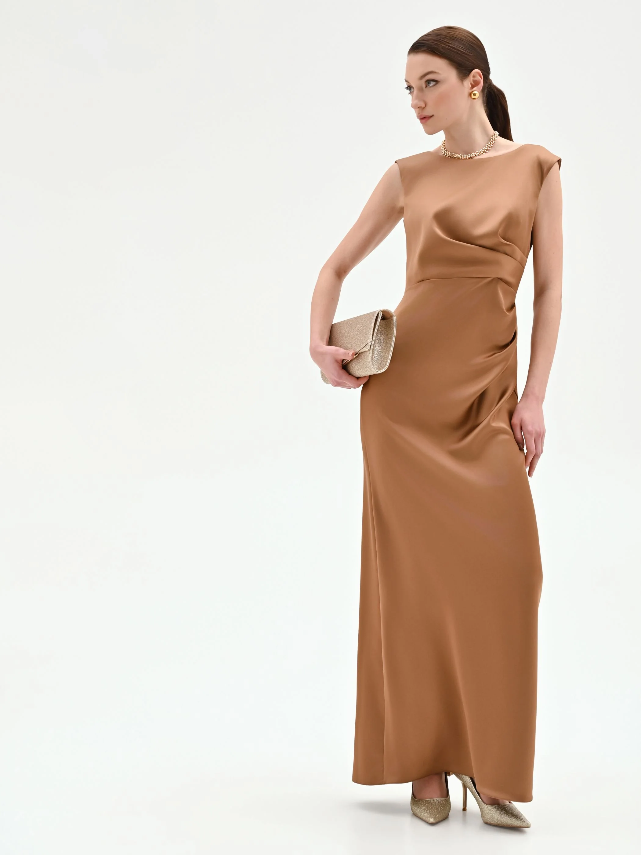Abito lungo marrone bronzo con drappeggio asimmetrico - Image 5