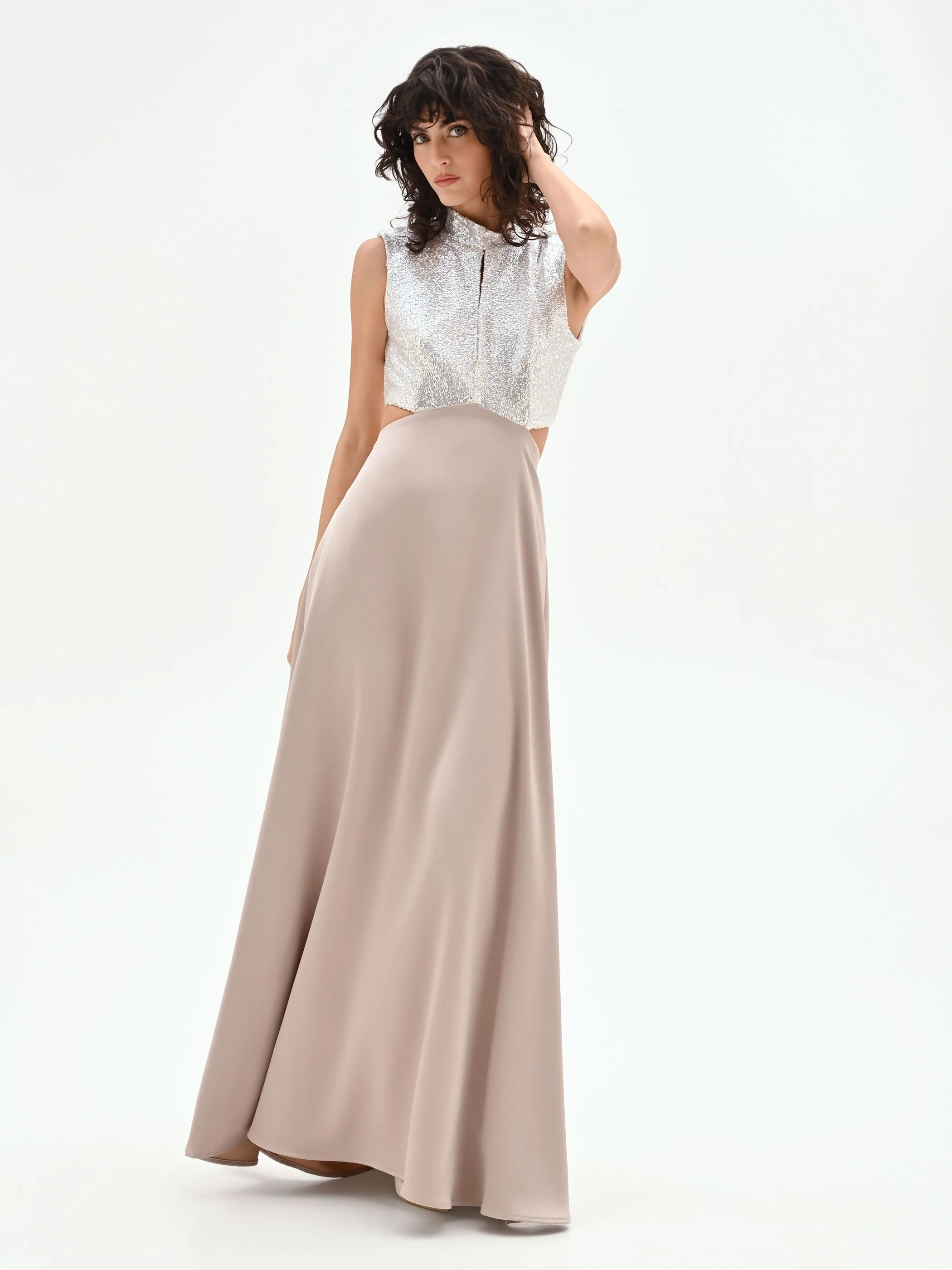 Abito lungo tortora beige con corpino di paillettes - Image 4