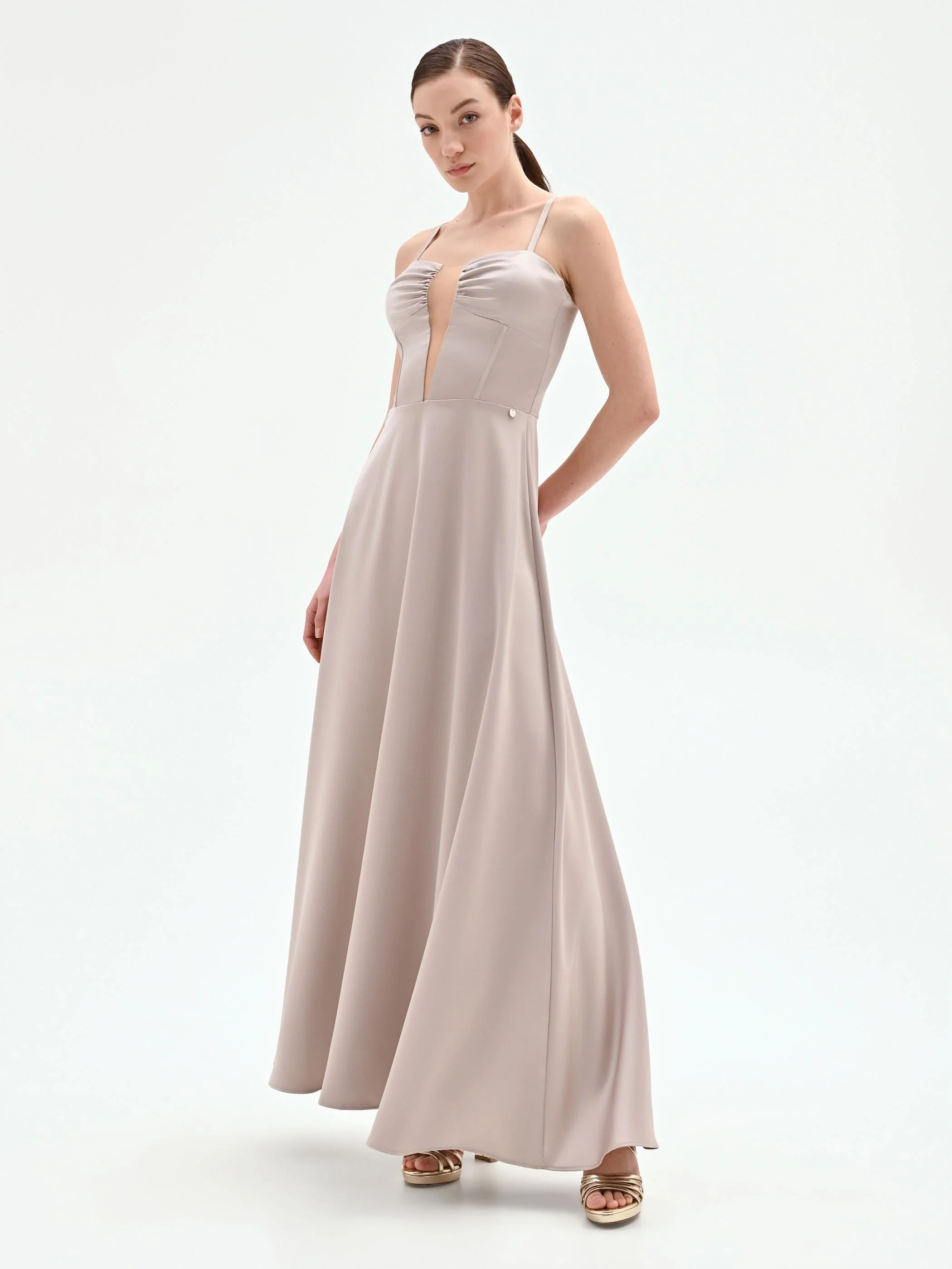Abito lungo tortora beige con scollo a cuore - Image 4