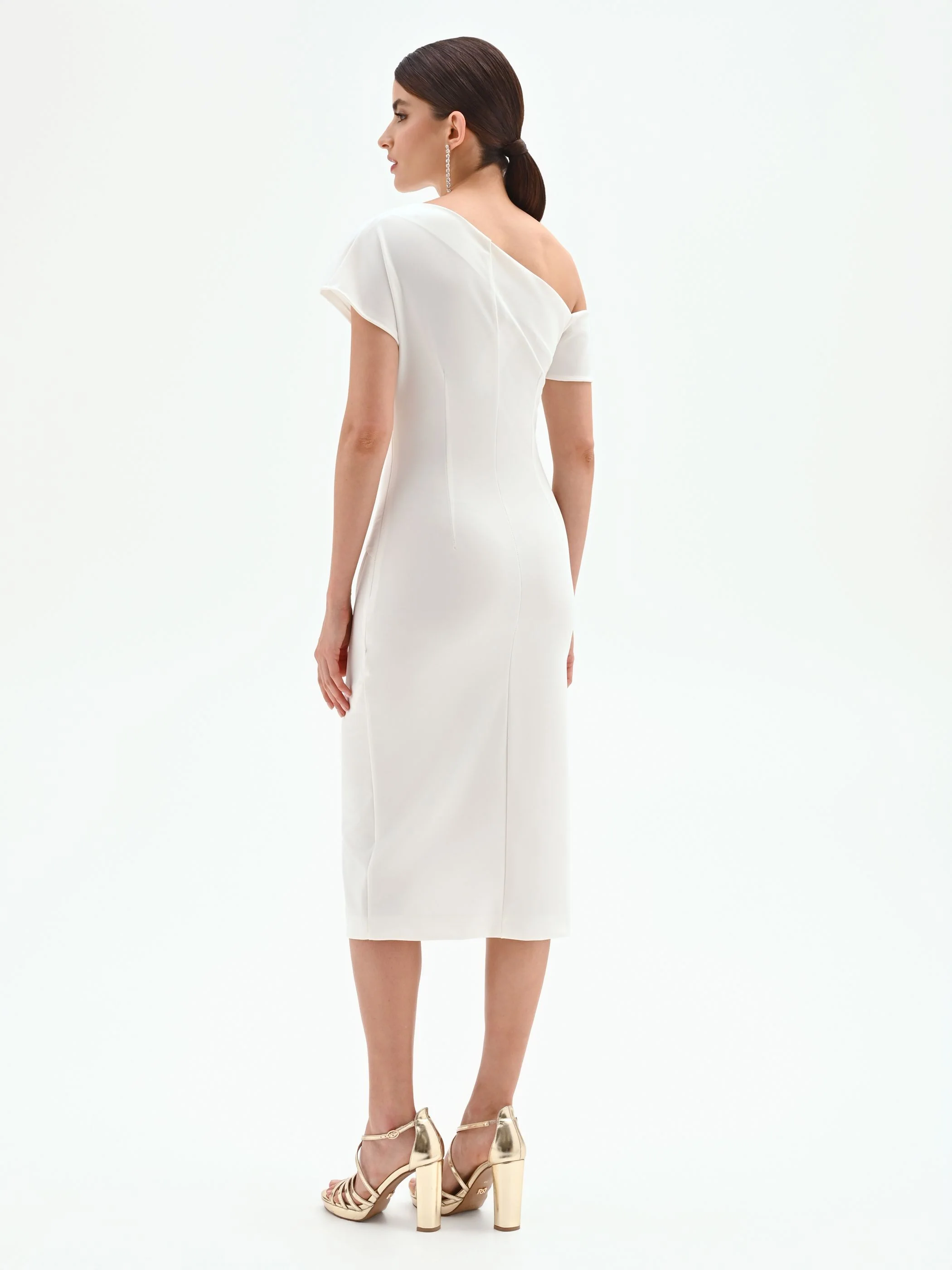 Abito midi bianco monospalla con drappeggi - Image 3