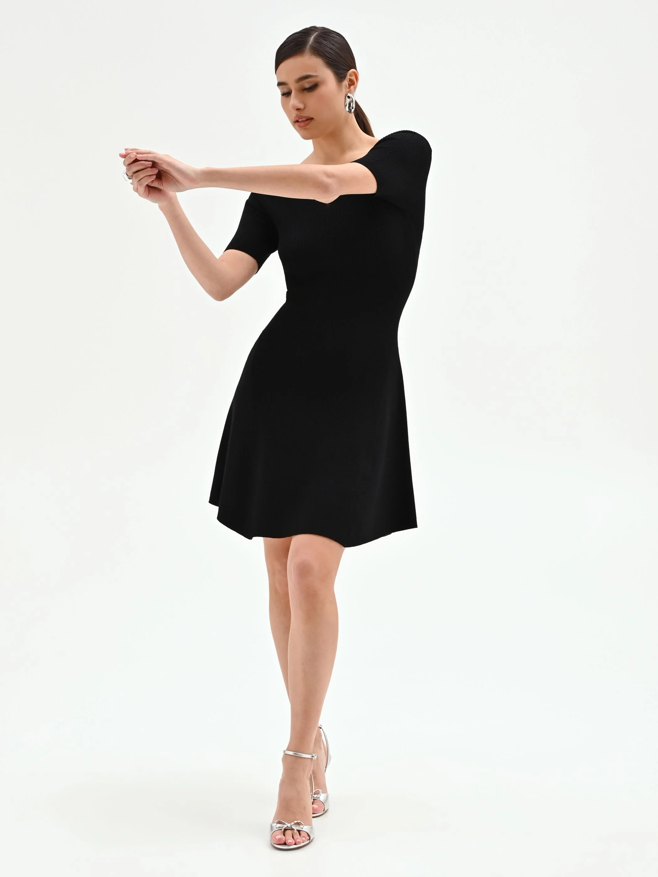 Abito nero in maglia a costine - Image 3