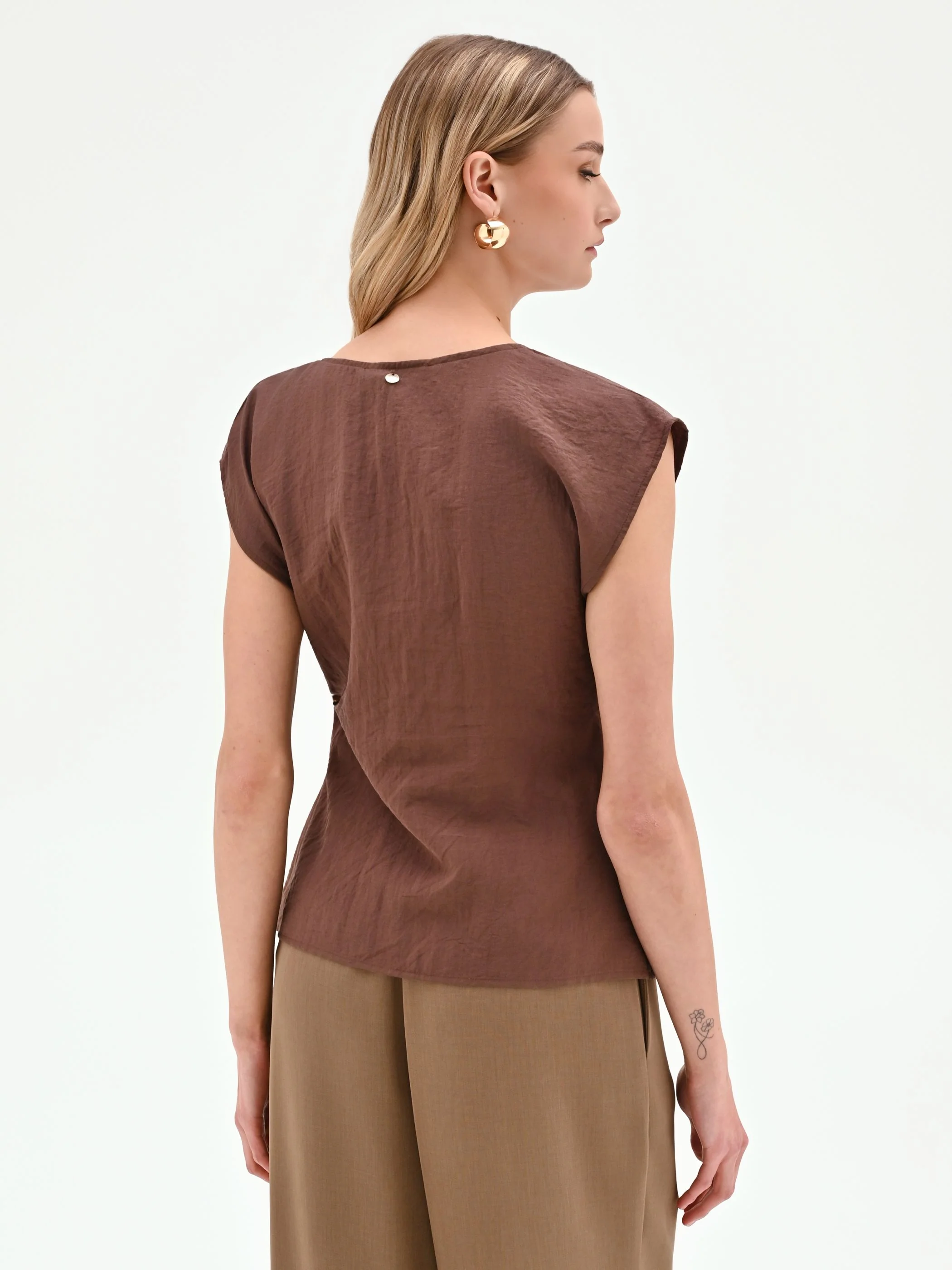 Blusa a portafoglio color cioccolato in viscosa - Image 2