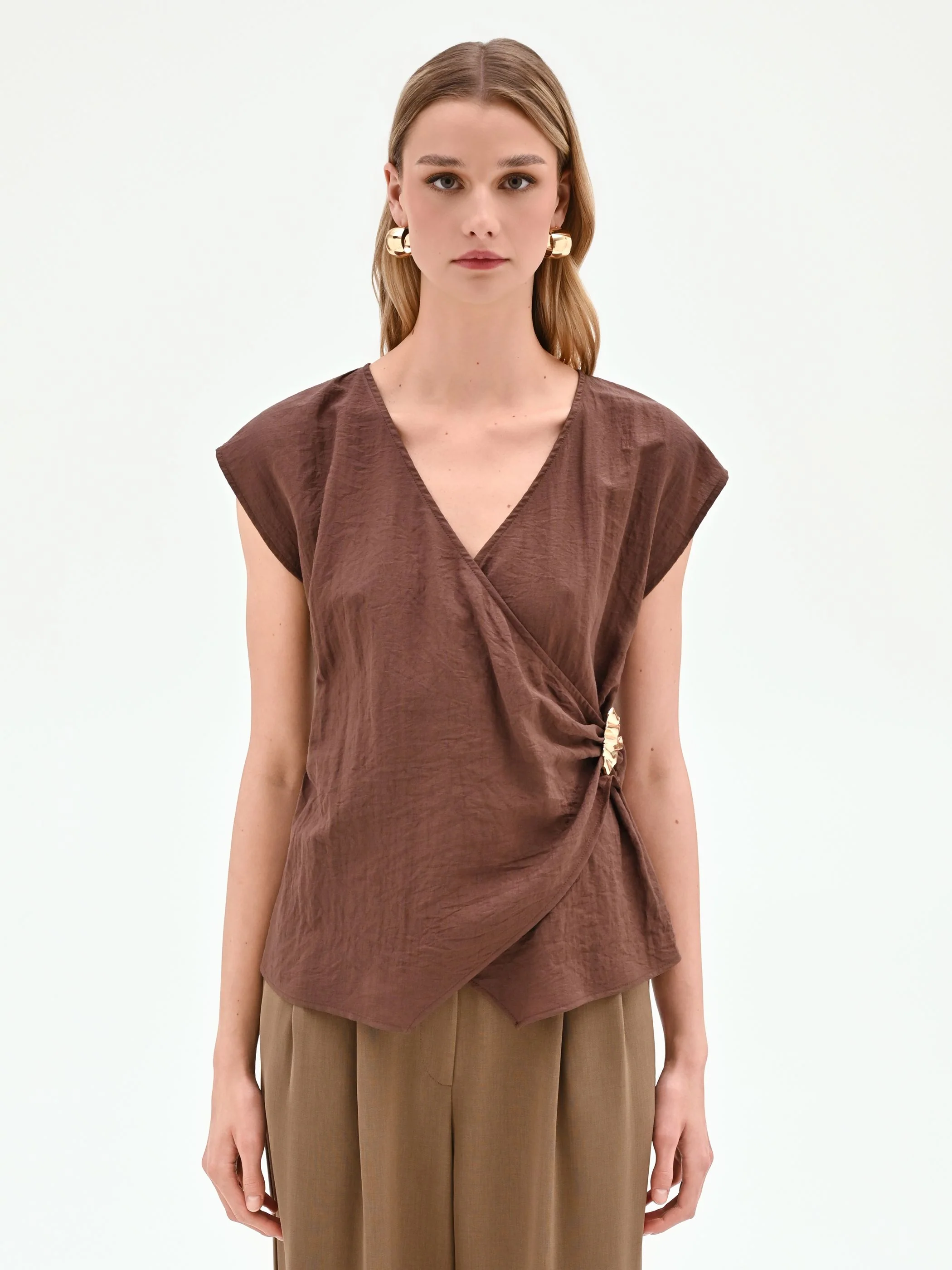 Blusa a portafoglio color cioccolato in viscosa - Image 5