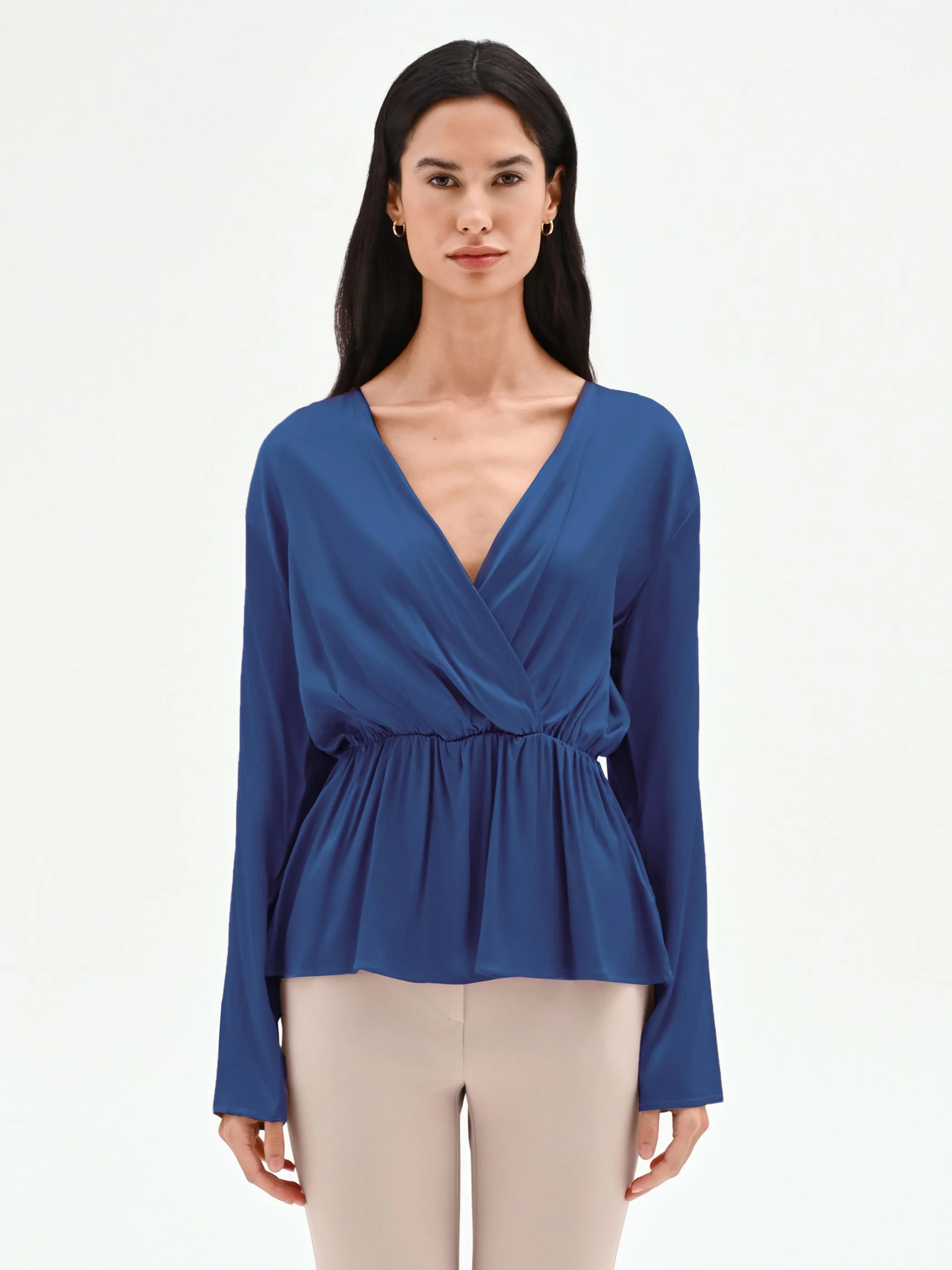 Blusa blu brillante con drappeggio - Image 3