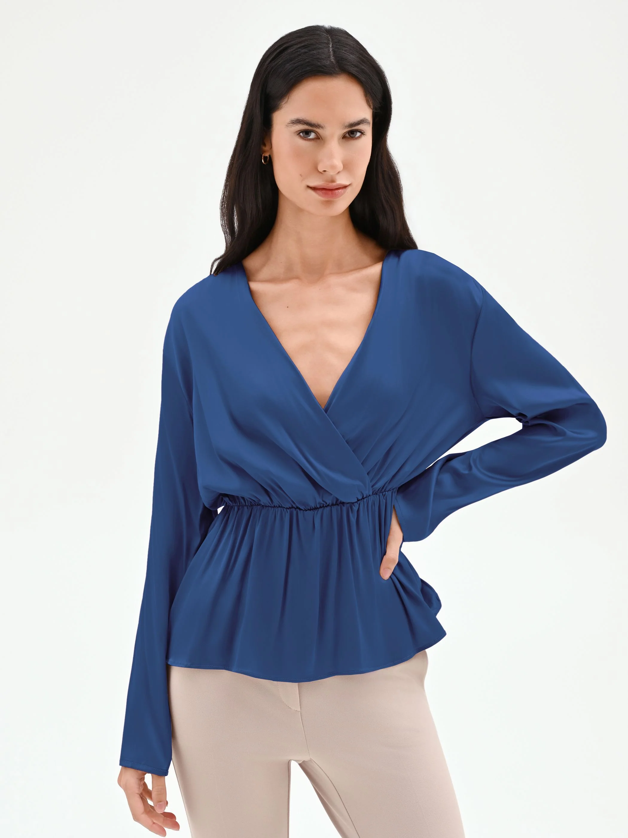 Blusa blu brillante con drappeggio - Image 5