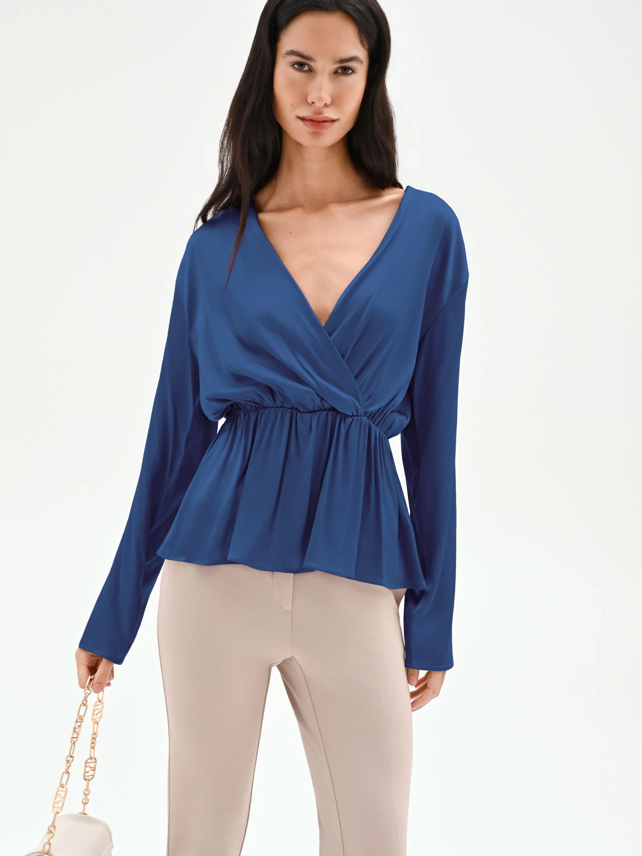 Blusa blu brillante con drappeggio - Image 6