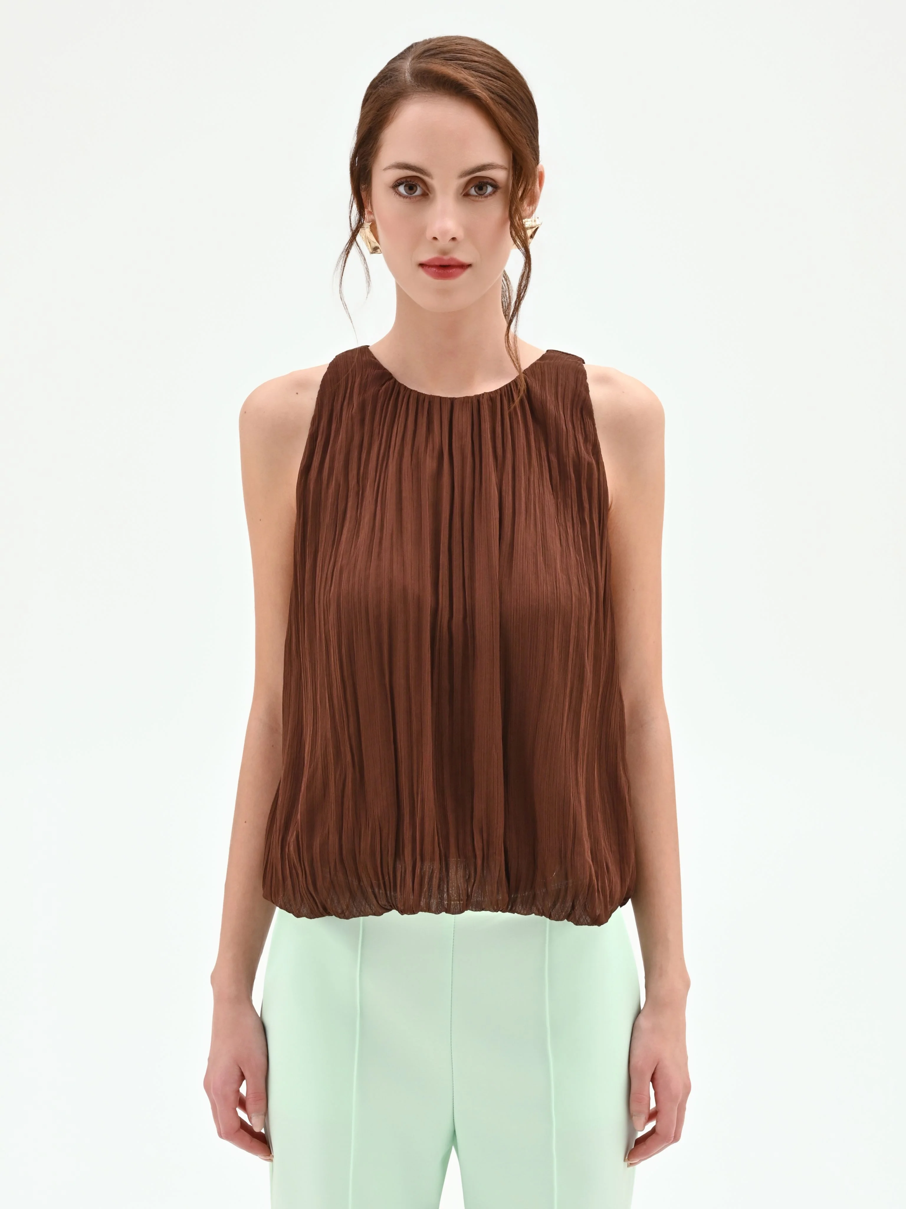 Blusa cioccolato con lavorazione plissé - Image 2