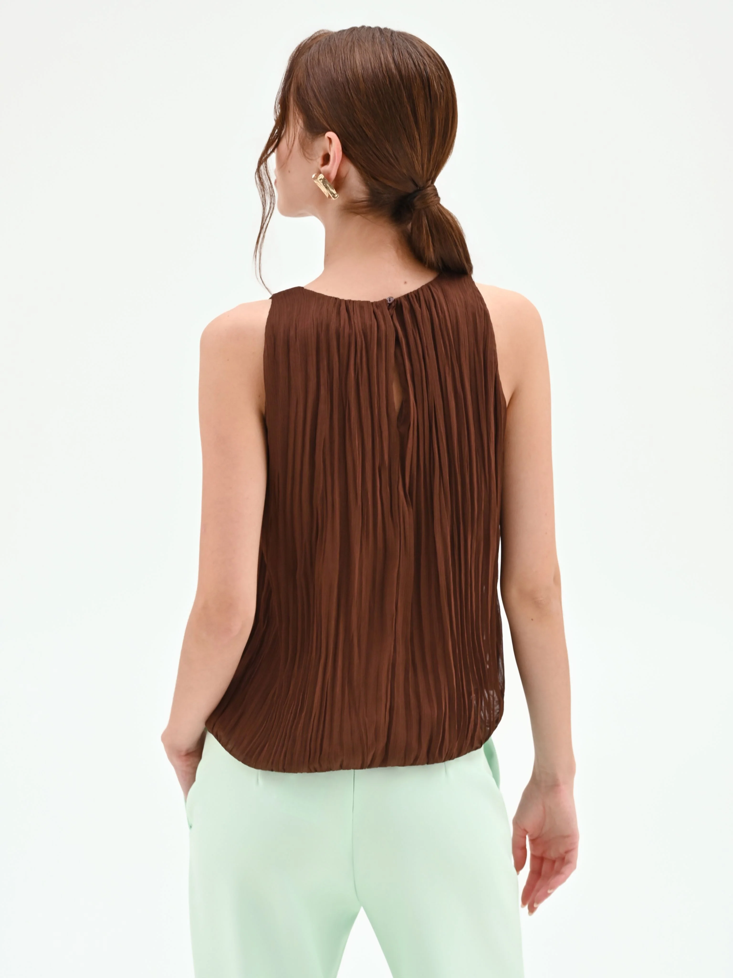 Blusa cioccolato con lavorazione plissé - Image 4