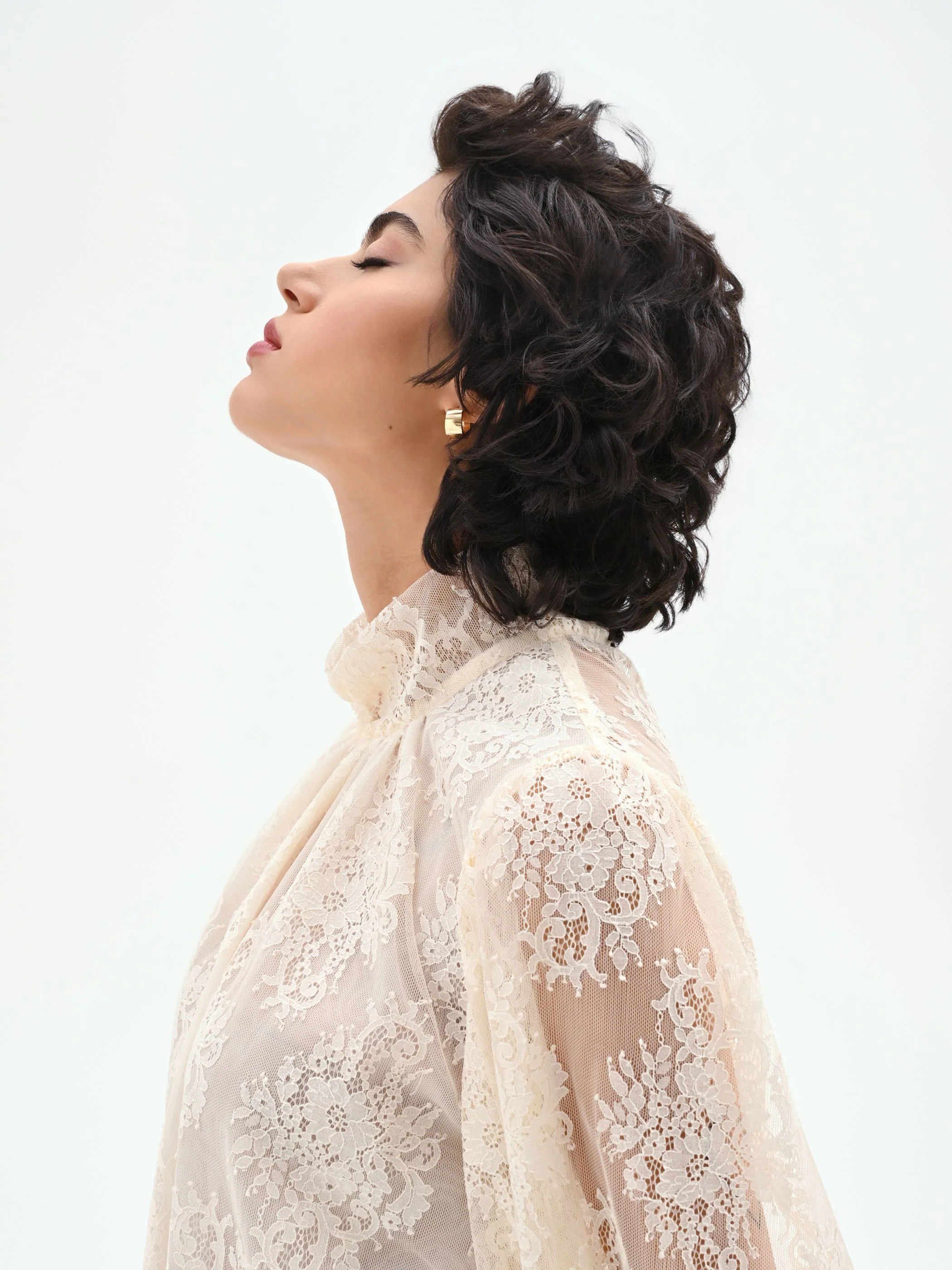 Blusa in pizzo panna bianco con collo alto - Image 6