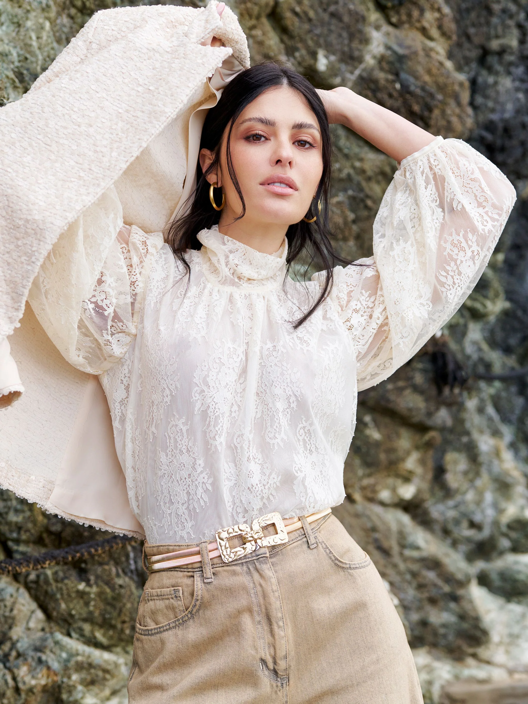 Blusa in pizzo panna bianco con collo alto - Image 8
