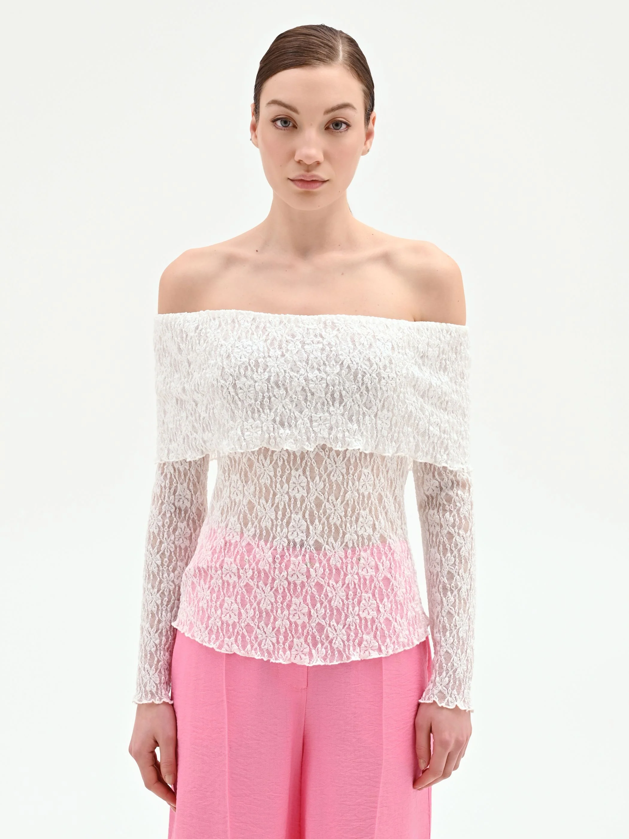 Blusa in pizzo panna bianco con spalle scoperte - Image 2