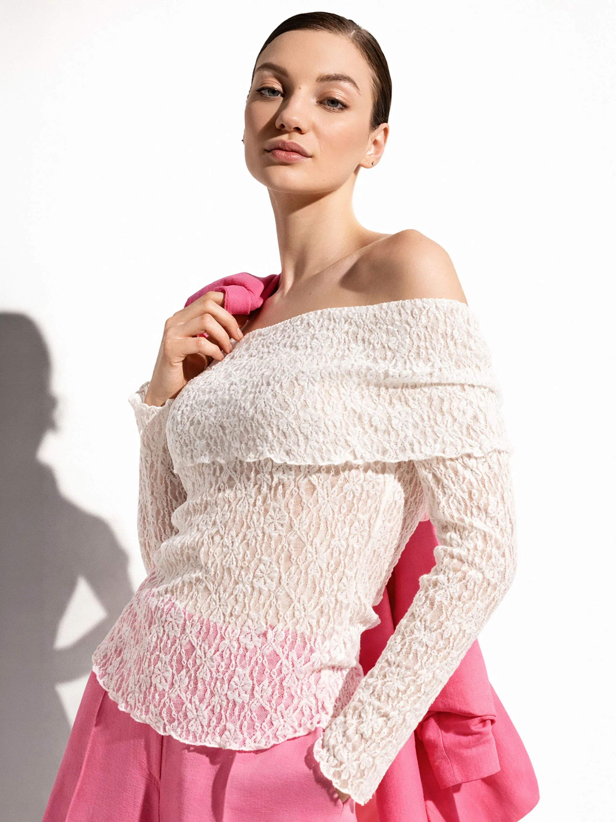 Blusa in pizzo panna bianco con spalle scoperte - Image 6