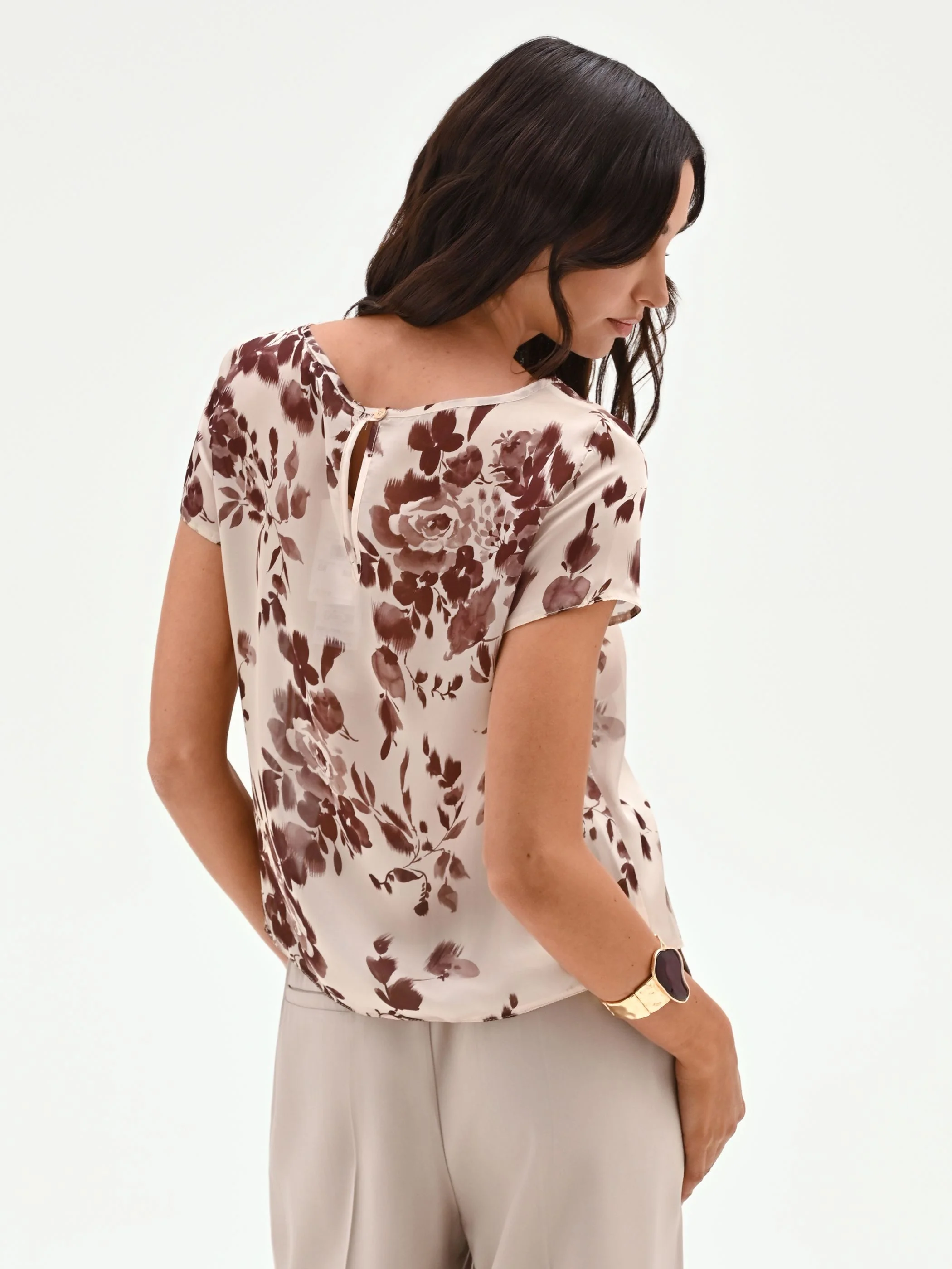 Blusa in raso cioccolato con stampa floreale - Image 5