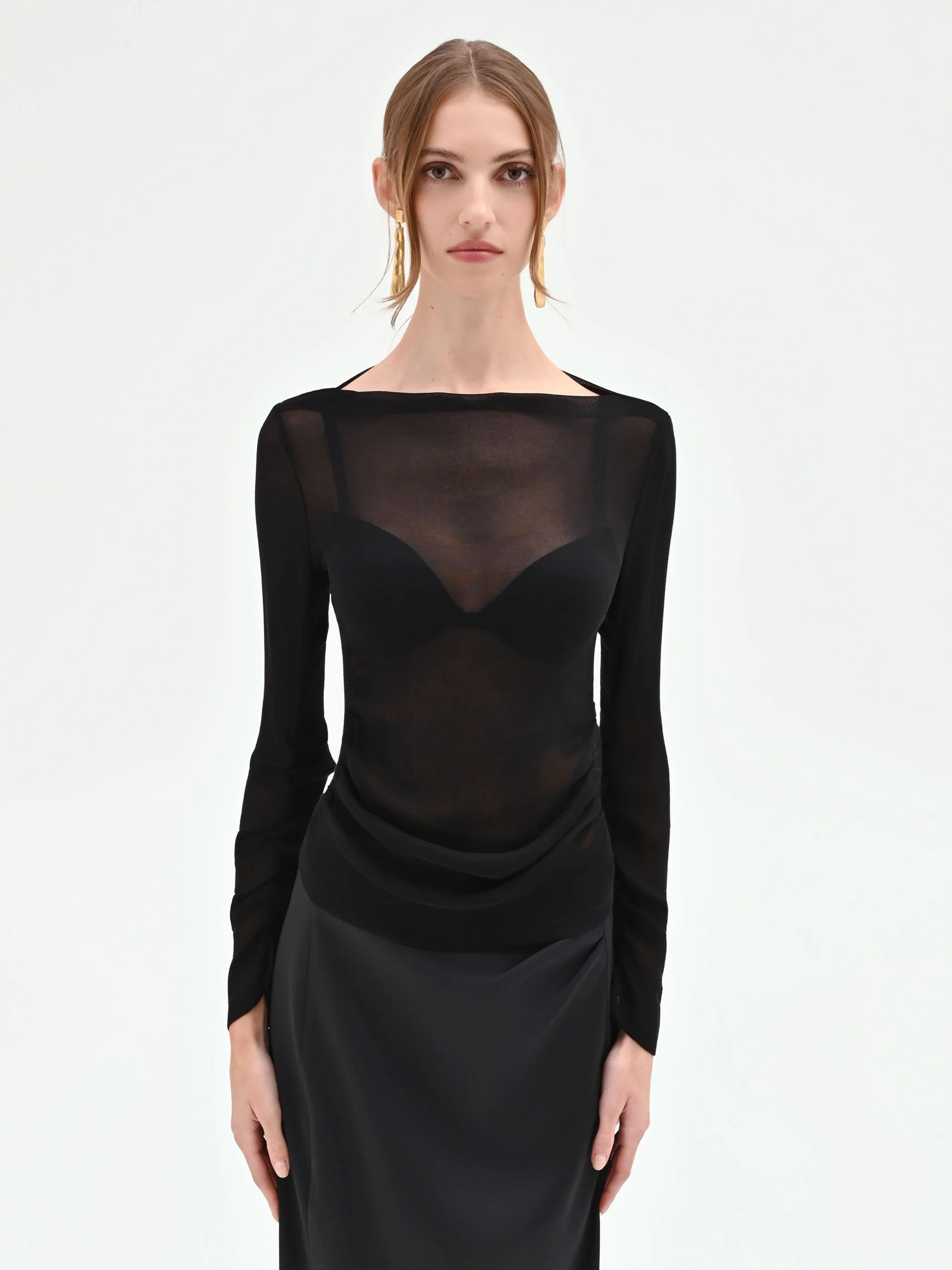 Blusa nera con drappeggio laterale