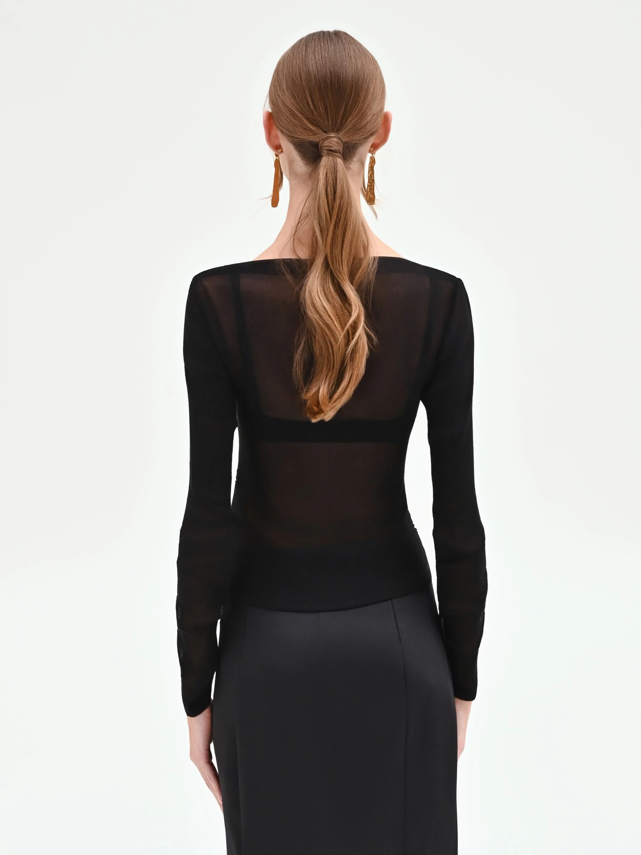 Blusa nera con drappeggio laterale - Image 2