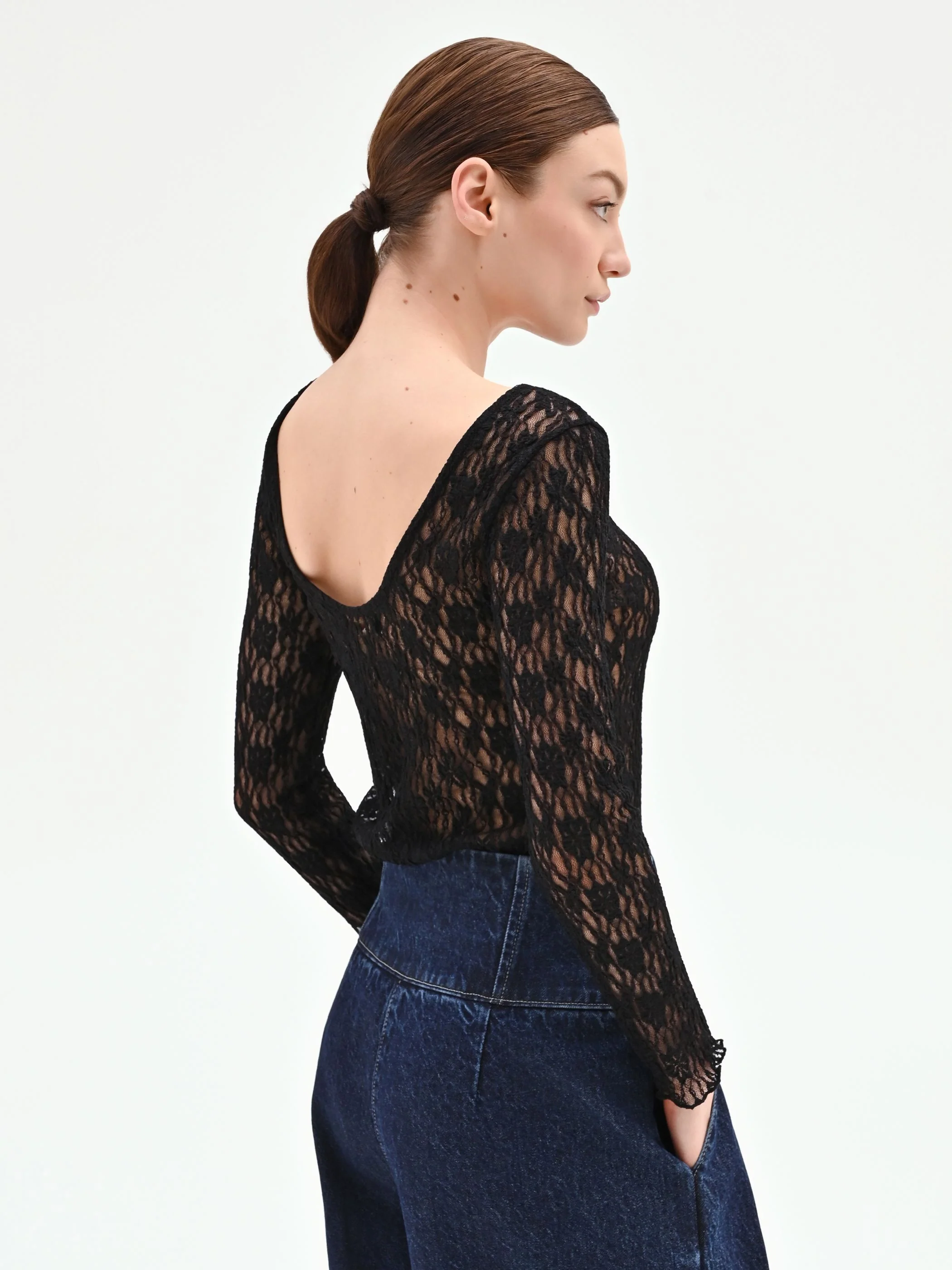 Blusa nera in pizzo floreale - Image 3