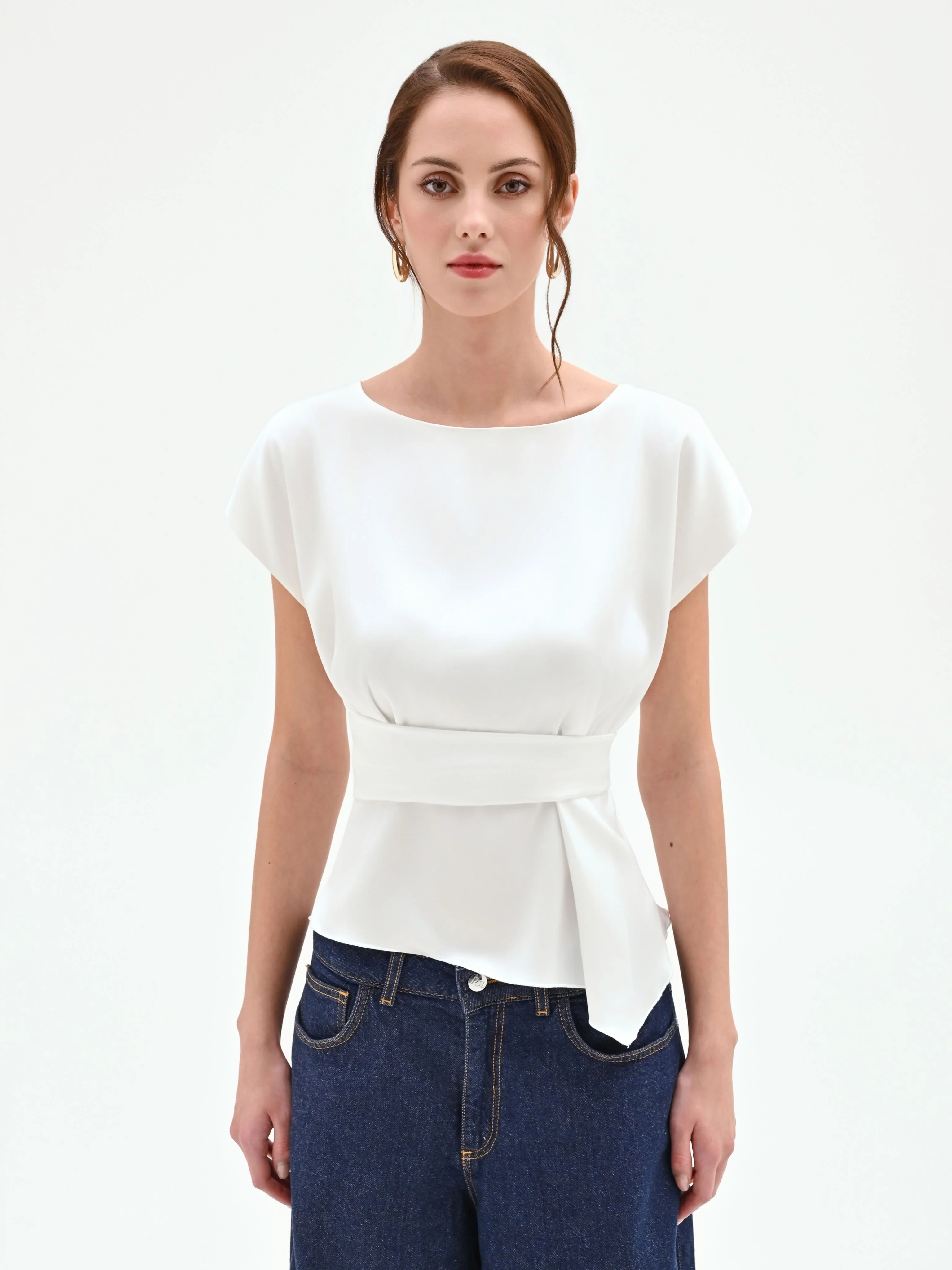 Blusa panna bianco con fusciacca in vita - Image 3