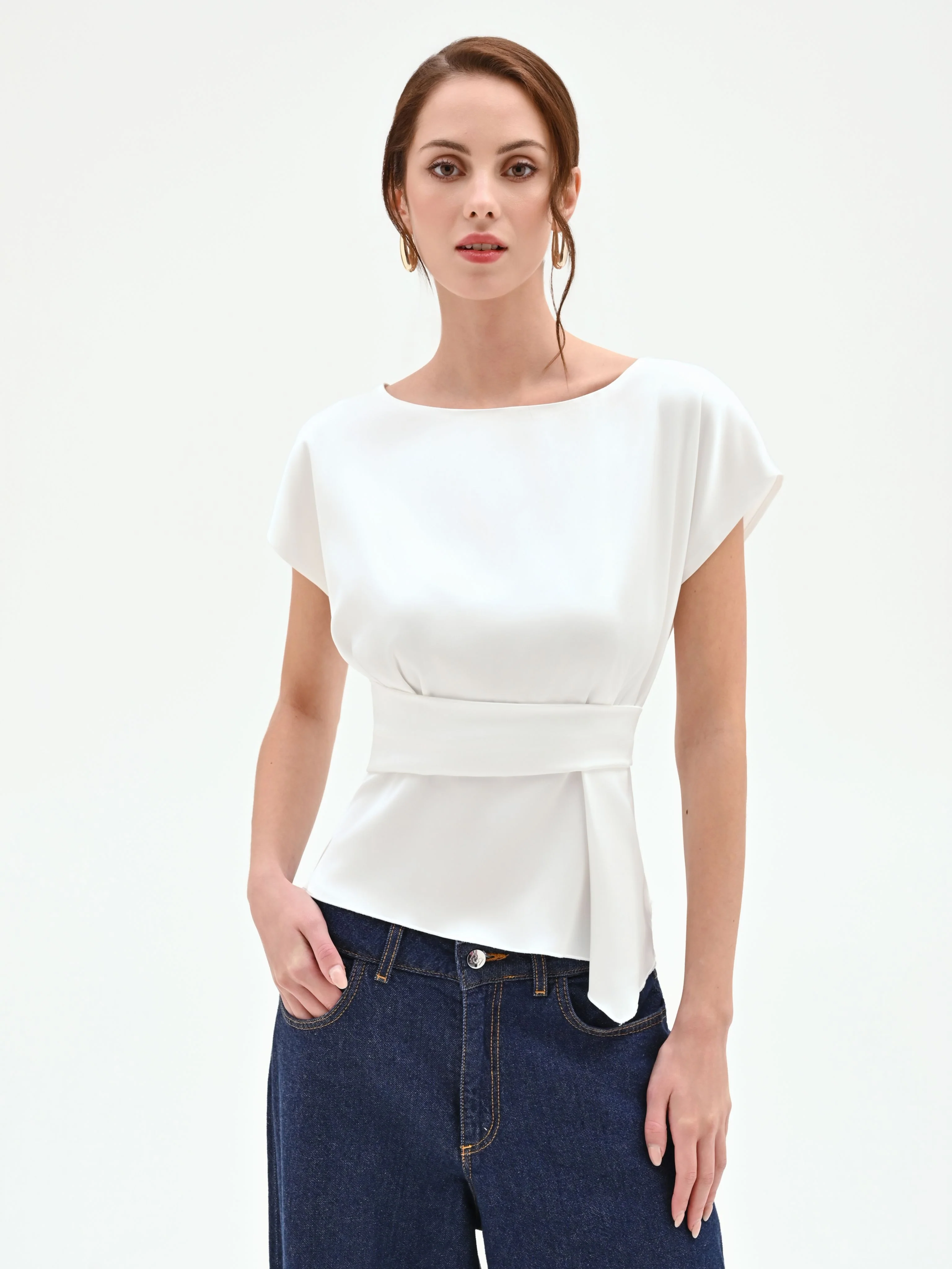 Blusa panna bianco con fusciacca in vita - Image 5