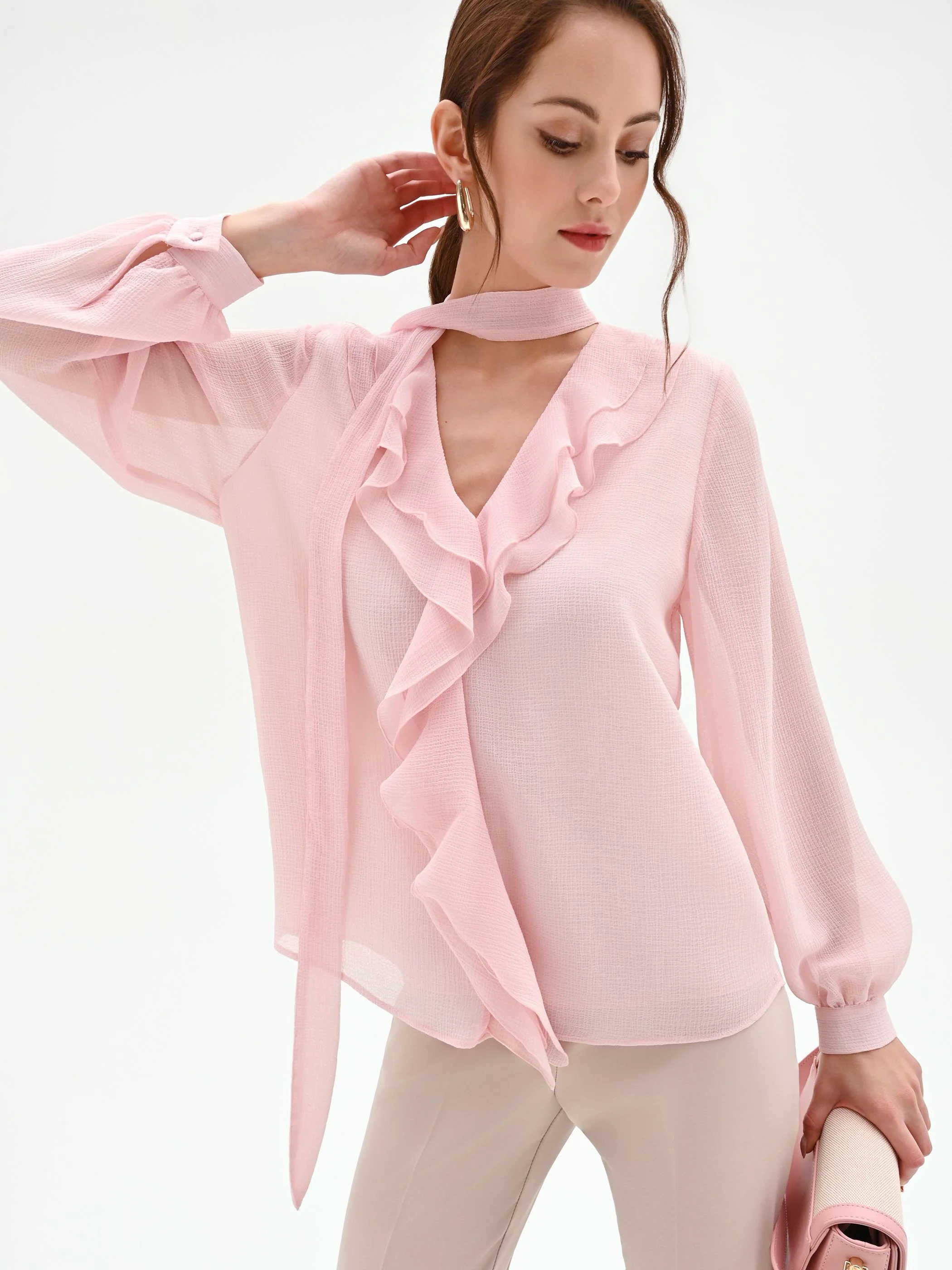 Blusa rosa chiaro con rouche e nastro lavalliere - Image 6