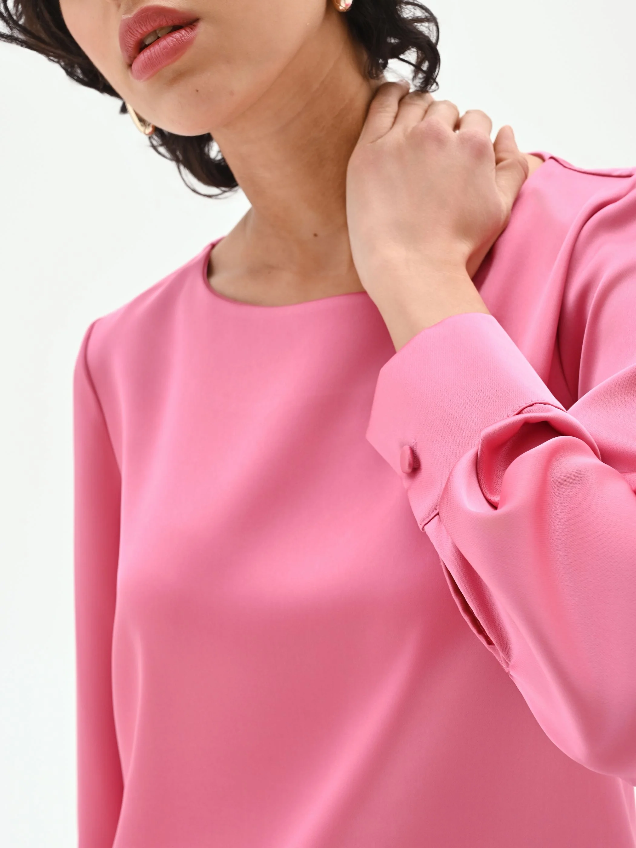 Blusa rosa con maniche a sbuffo - Image 3