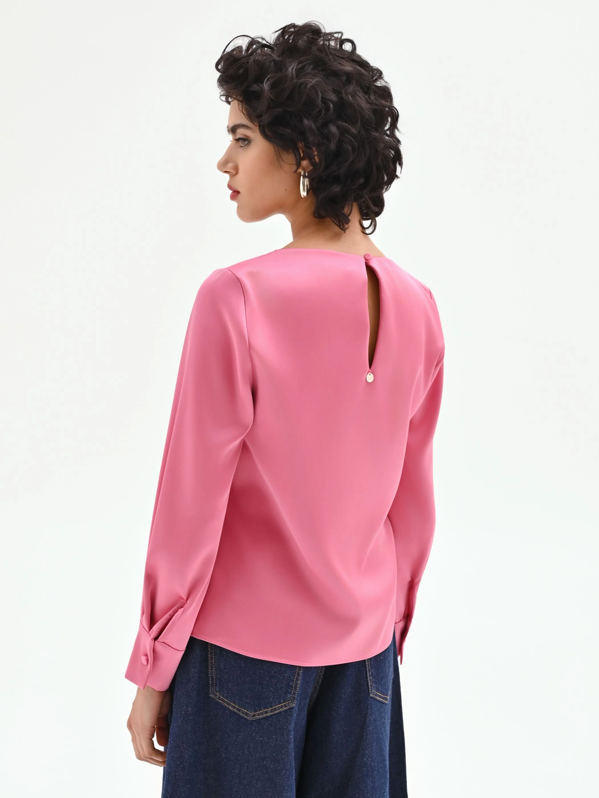 Blusa rosa con maniche a sbuffo - Image 4