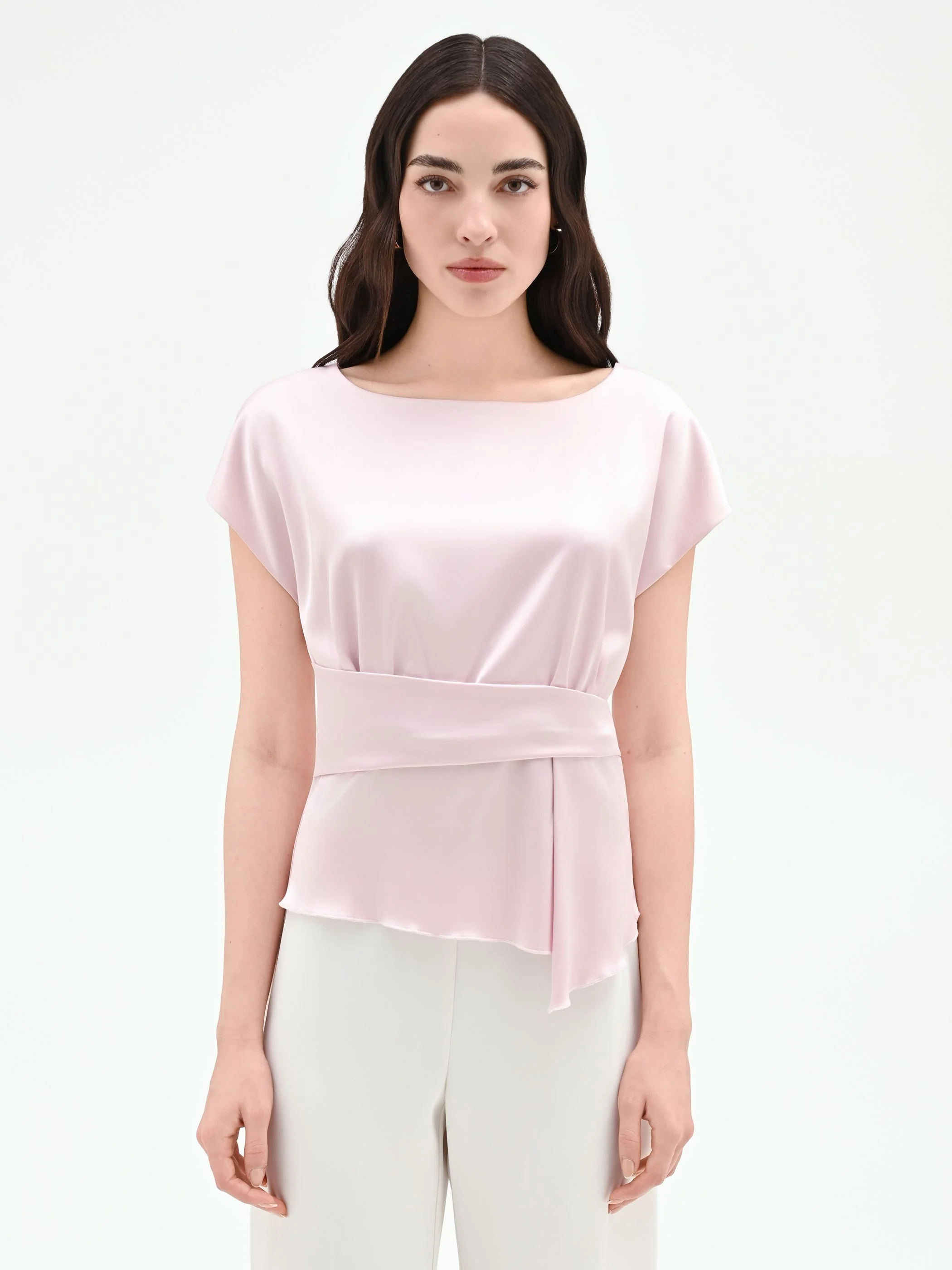 Blusa rosa pastello in raso con dettaglio asimmetrico - Image 2