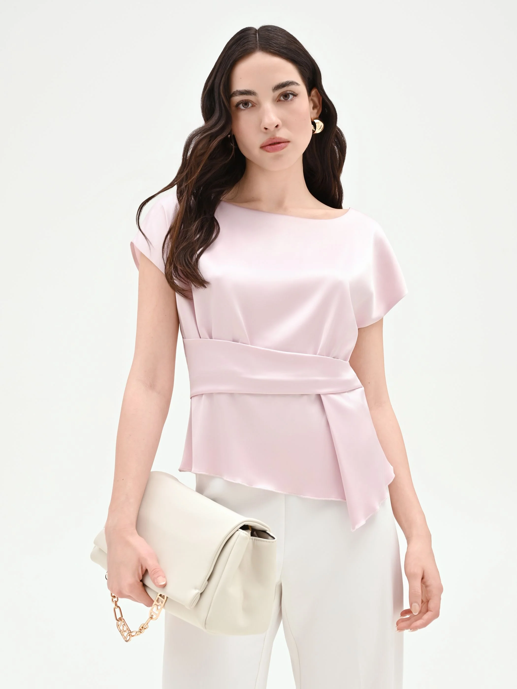 Blusa rosa pastello in raso con dettaglio asimmetrico - Image 6