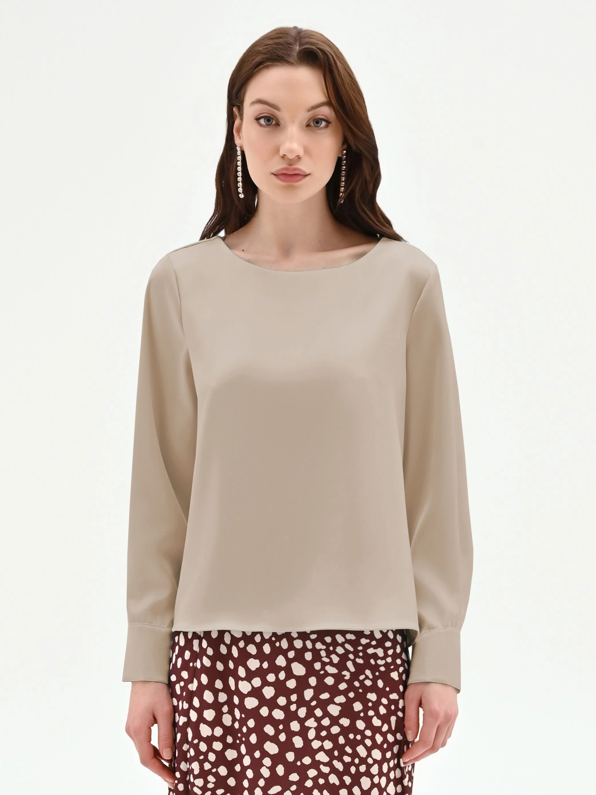 Blusa tortora beige con scollo a barchetta - Image 2