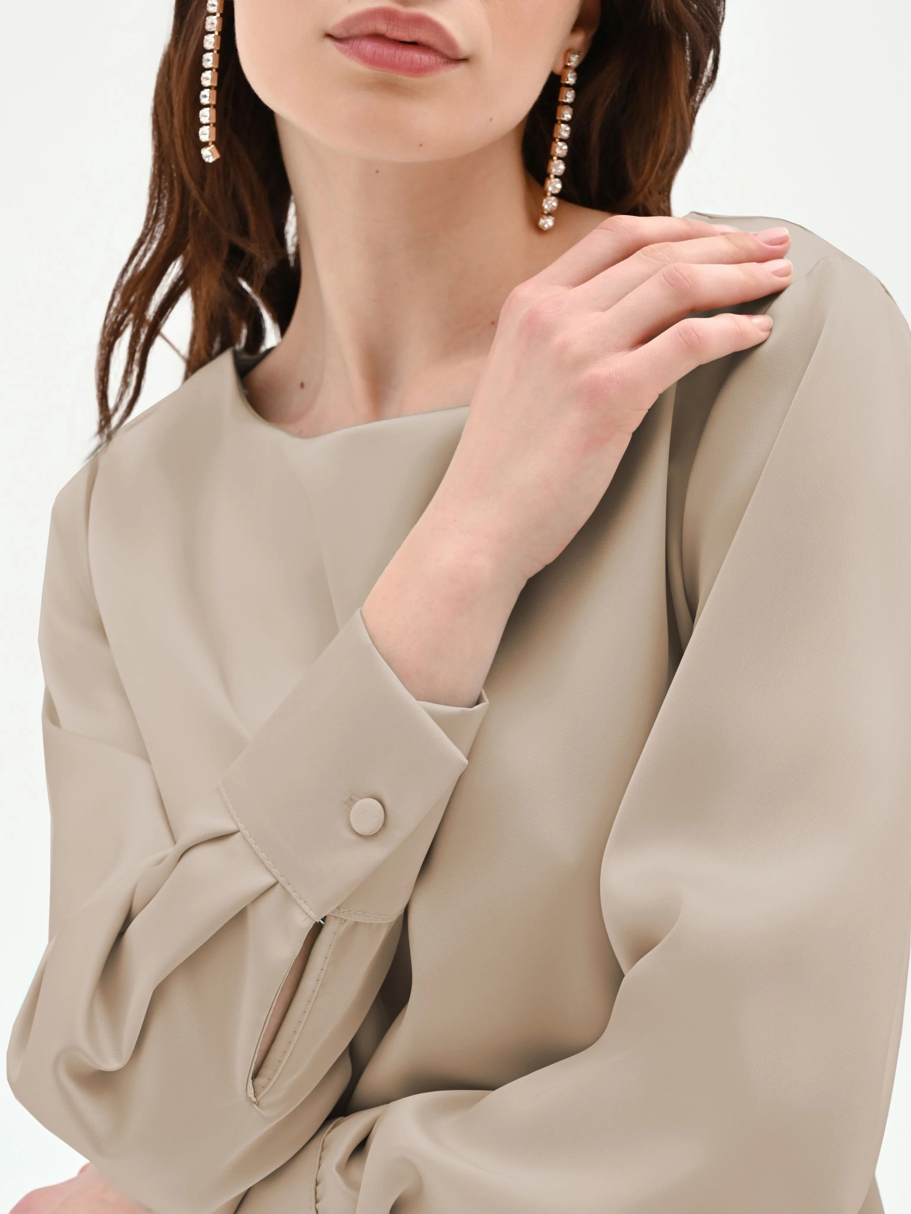 Blusa tortora beige con scollo a barchetta - Image 5