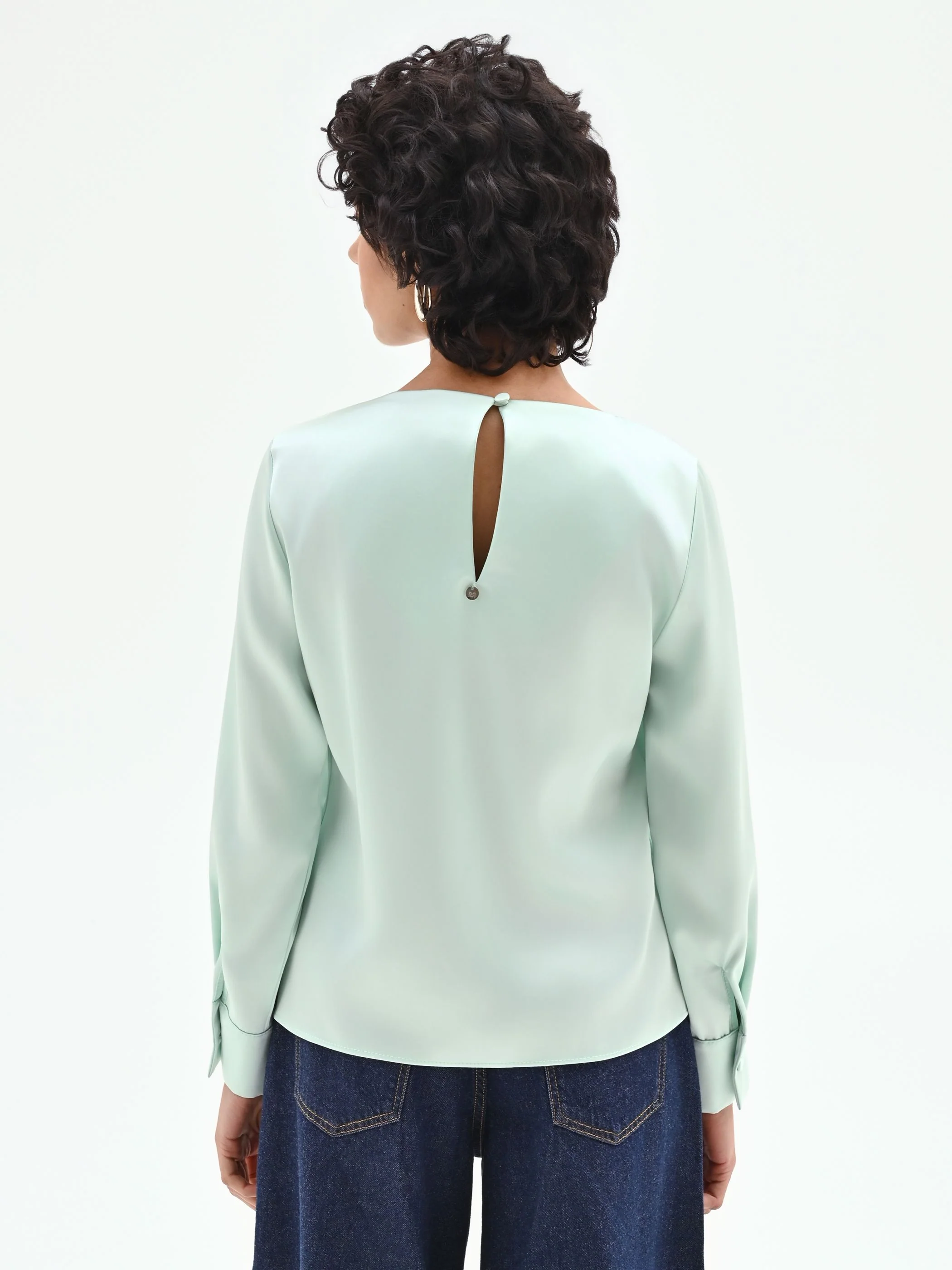 Blusa verde menta dalla linea essenziale - Image 4