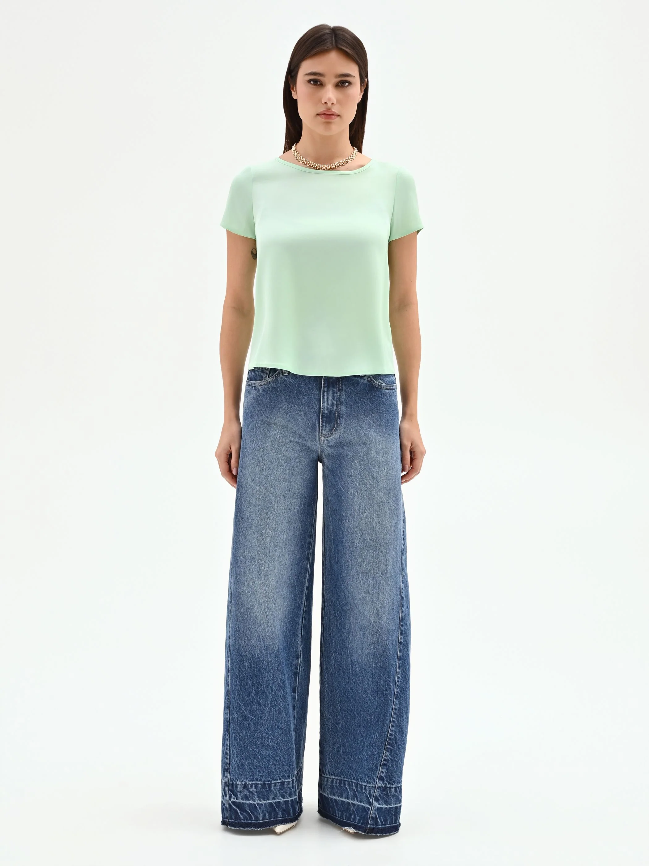 Blusa verde menta in tessuto fluido