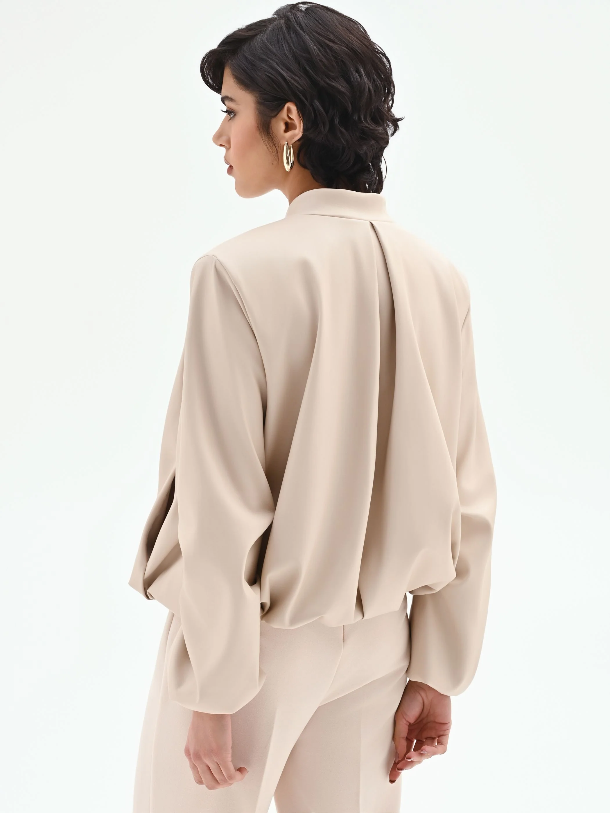 Bomber in similpelle tortora beige con maniche a palloncino - Image 3