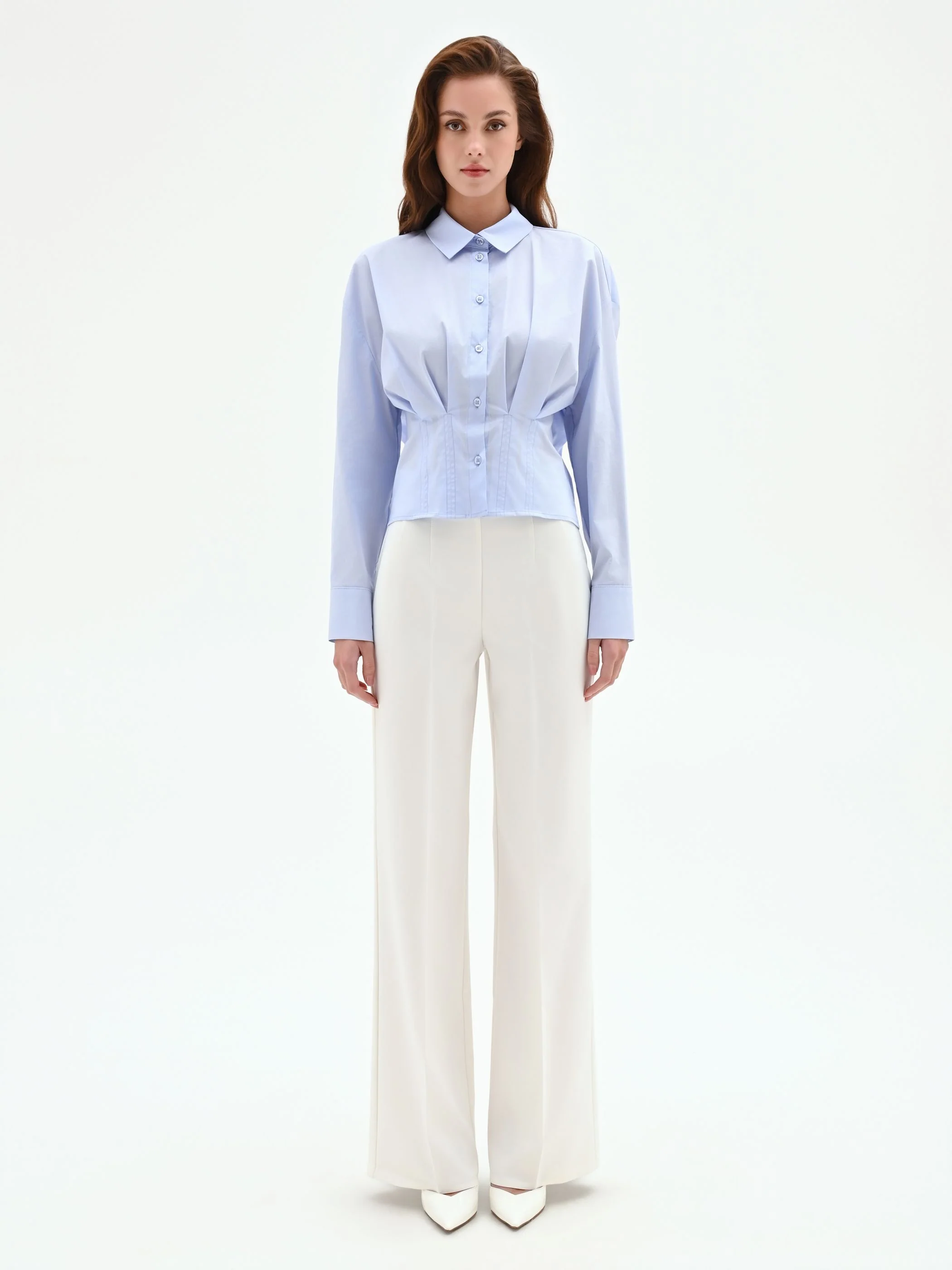 Camicia azzurra in cotone con pieghe cucite - Image 3