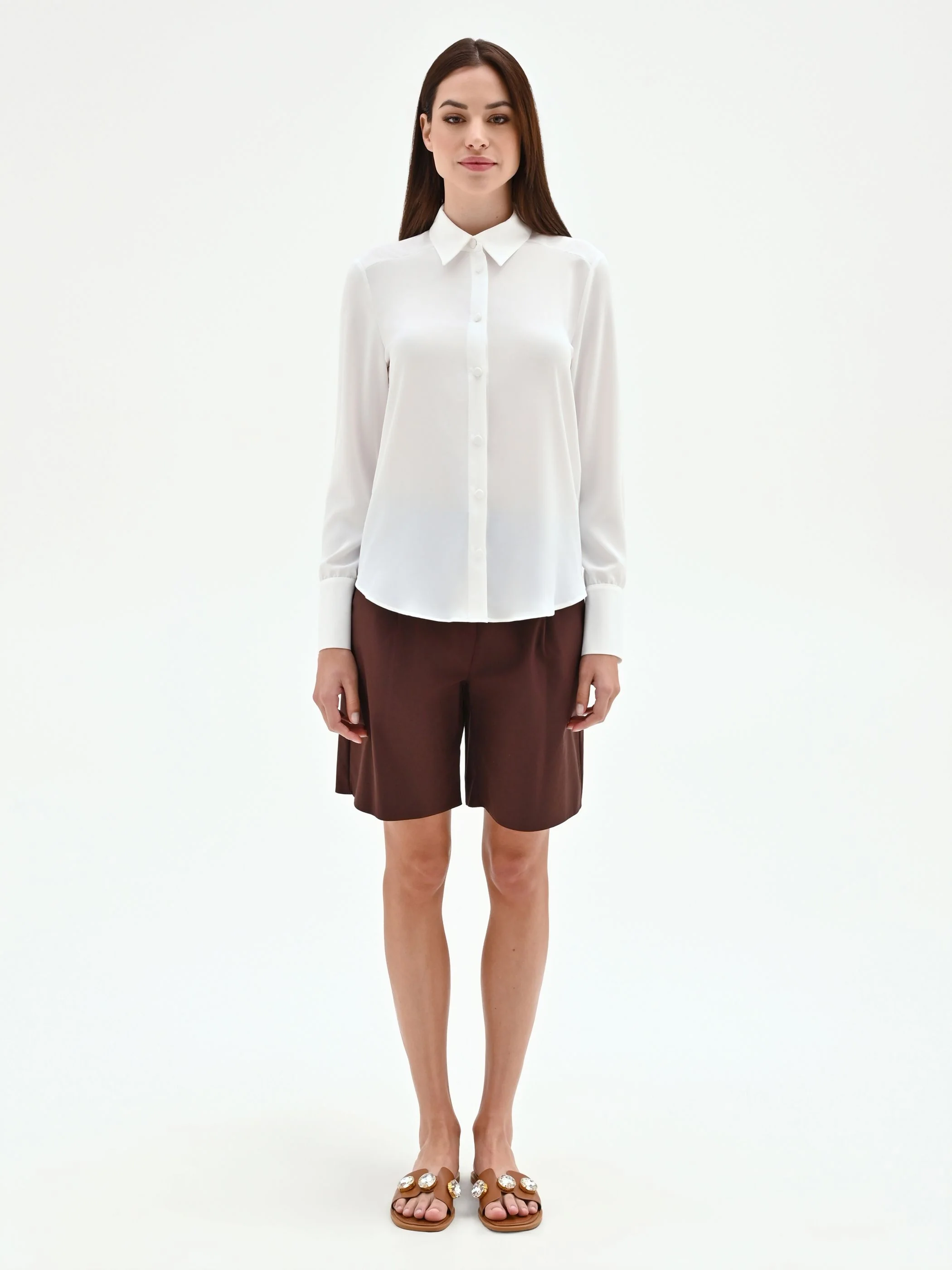 Camicia bianca con bottoni ricoperti - Image 2